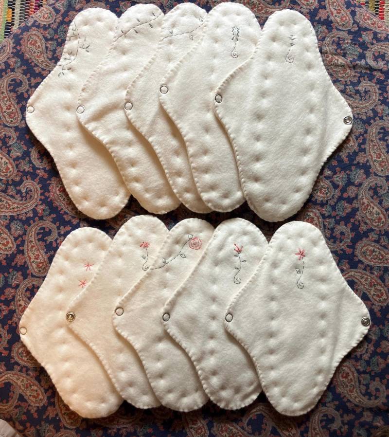 stoffpads Aus Bio-Baumwolle, Schwer, 26cmx18cm Und Slipeinlagen 23cmx18cm Mit Flügelchen von Etsy - positivelyarchetypal