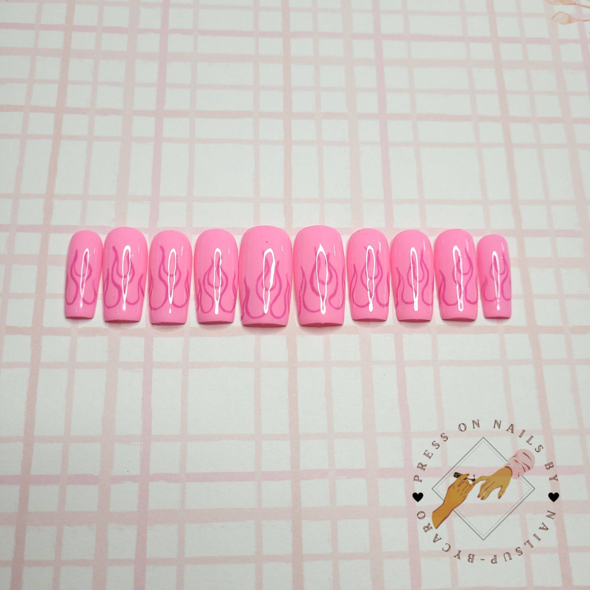 Pink Flames - Press On Nails Middle Square Pink Flames - Press On Nails Middle Square von Etsy - pressonsbycaro