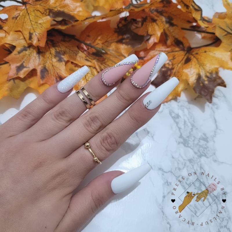 White Love - Press On Nails Long Ballerina White Love - Press On Nails Long Ballerina von Etsy - pressonsbycaro
