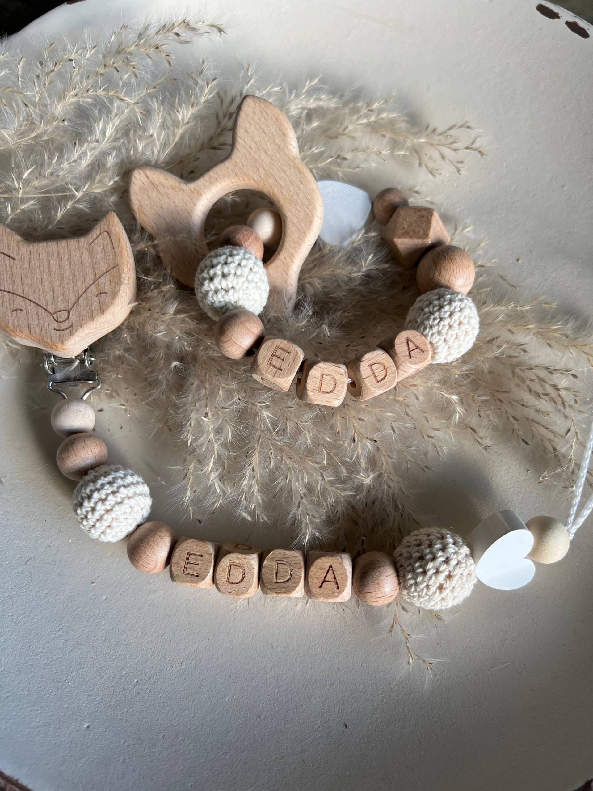 Handgemachte Babyartikelgeschenkset| Schnullerkette Mit Name | Greifling Holz Handgemachte Babyartikelgeschenkset| Schnullerkette Mit Name | Greifling Holz von Etsy - prettylittleJeMa