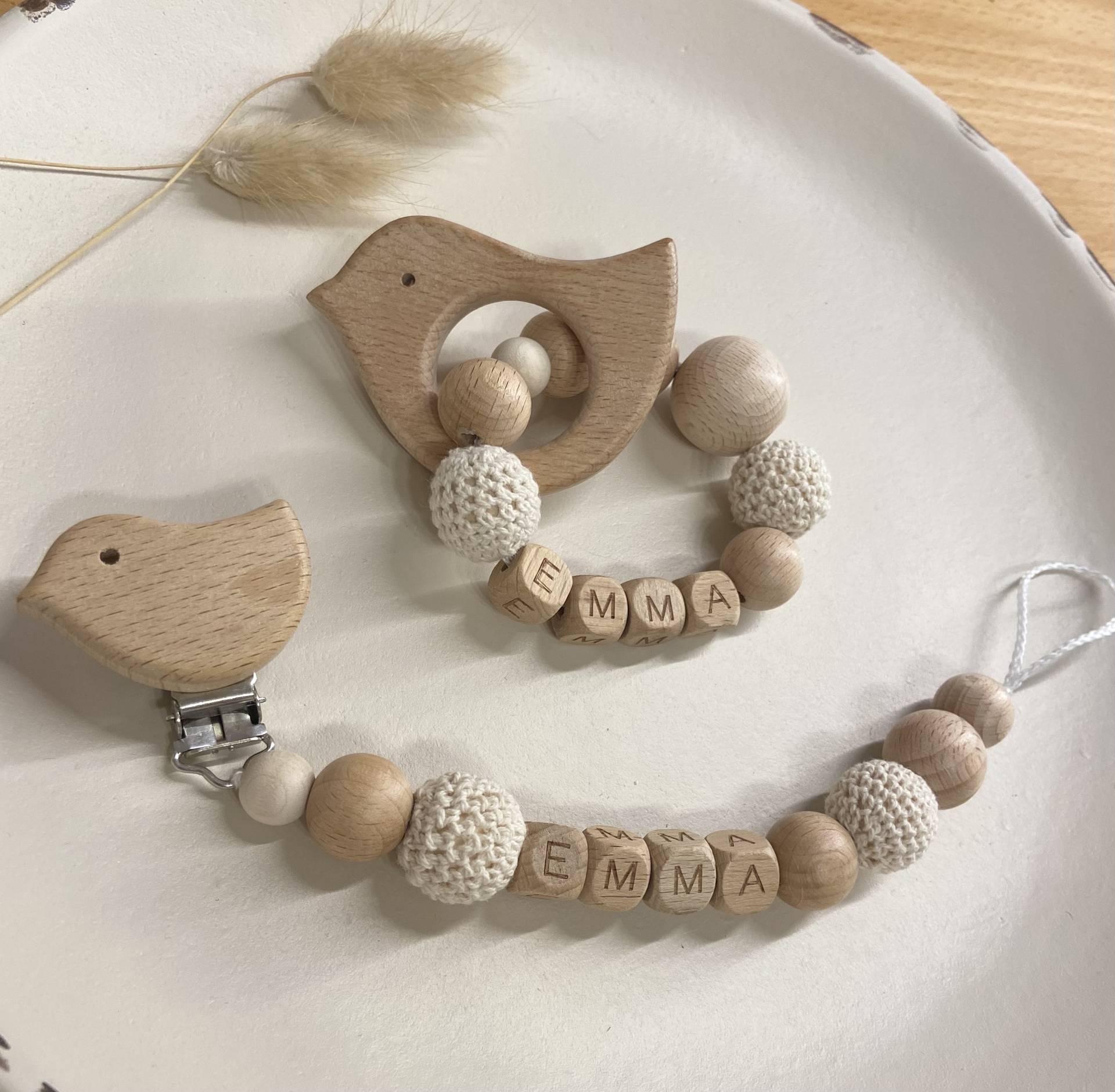 Handgemachte Babyartikelgeschenkset | Schnullerkette Mit Name Greifling Personalisiert Handgemachte Babyartikelgeschenkset | Schnullerkette Mit Name Greifling Personalisiert von Etsy - prettylittleJeMa