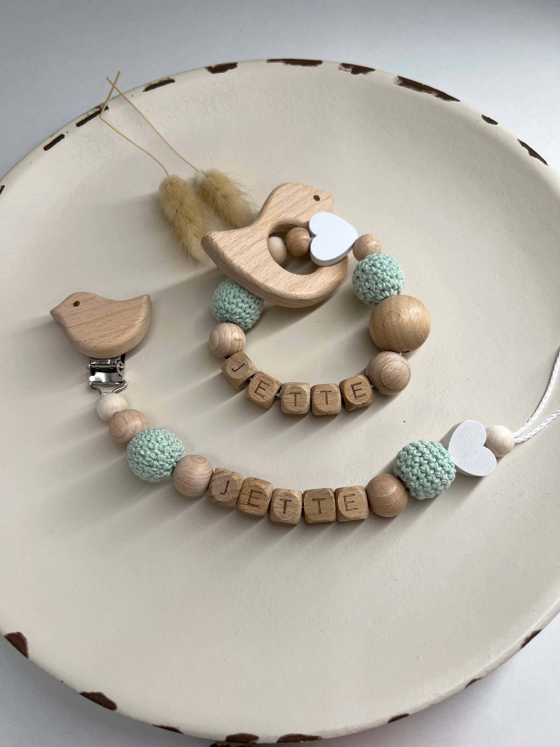 Handgemachte Babyartikelgeschenkset| Schnullerkette Mit Name | Greifling Personalisiert Handgemachte Babyartikelgeschenkset| Schnullerkette Mit Name | Greifling Personalisiert von Etsy - prettylittleJeMa
