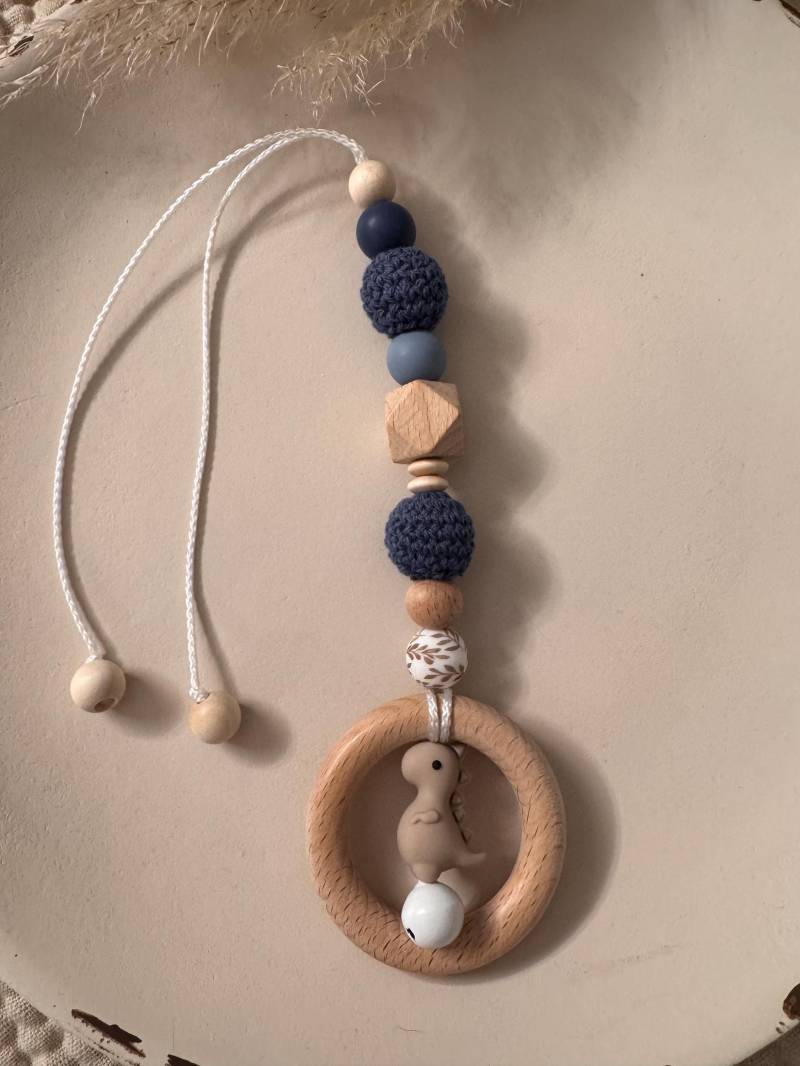 Handgemachte Geschenke Zur Geburt L Babyschalenanhänger in Blau, Beige Mit Dino | Maxi Cosi Anhänger Handgemacht von Etsy - prettylittleJeMa
