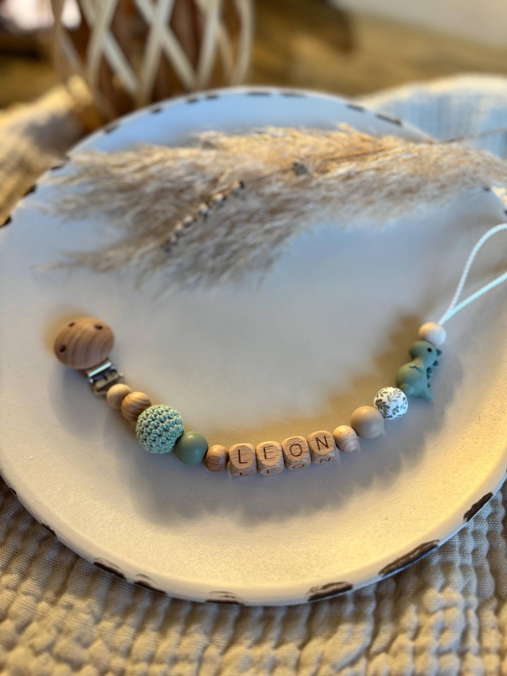 Schnullerkette Personalisiert Mit Name Und Dino in Mintgrün Als Geschenk Zur Geburt | Handgemacht von Etsy - prettylittleJeMa