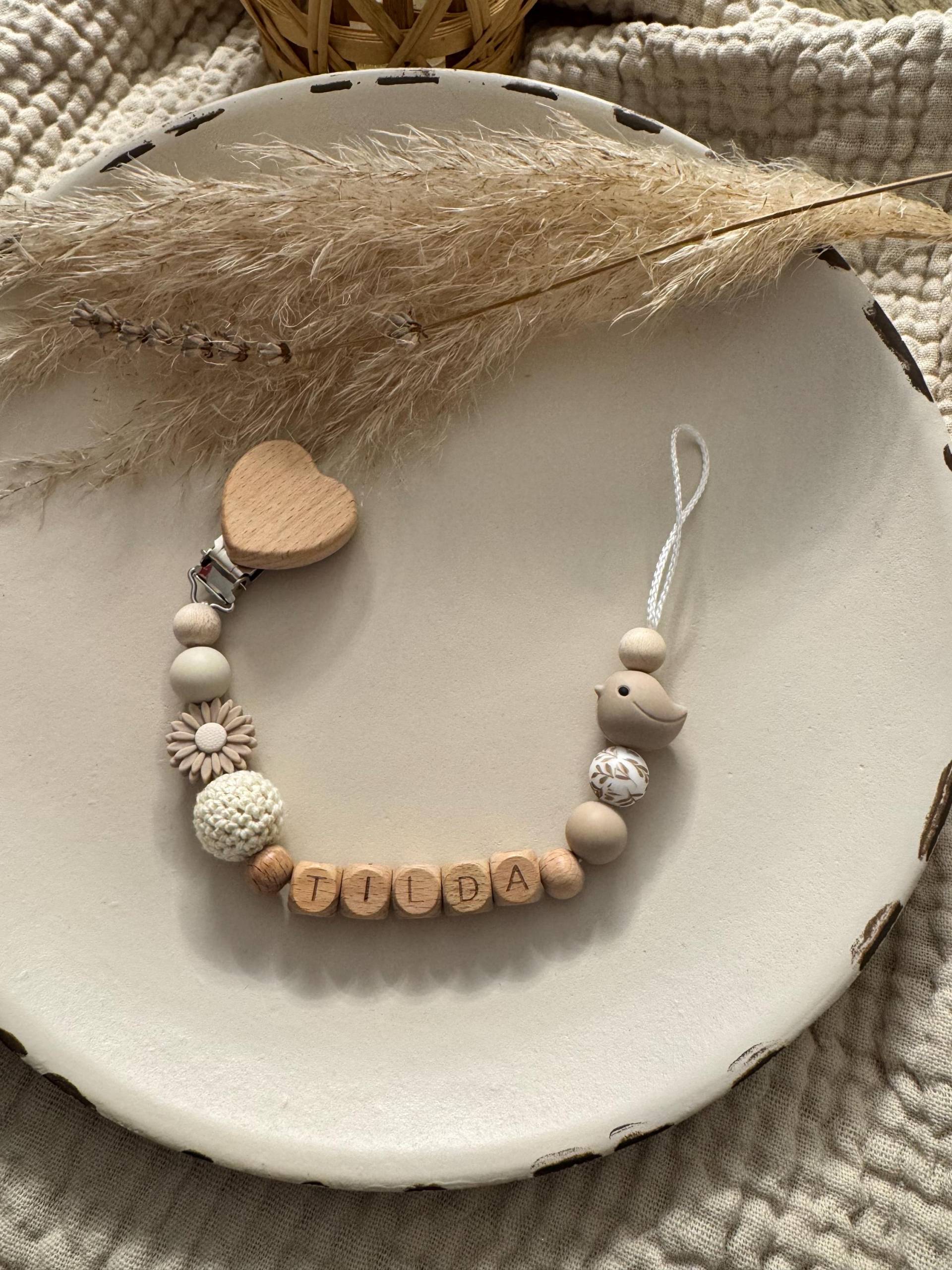 Schnullerkette Personalisiert Mit Namen, Vogel Und Blume in Beige Als Geschenk Zur Geburt | Name Handgemacht von Etsy - prettylittleJeMa