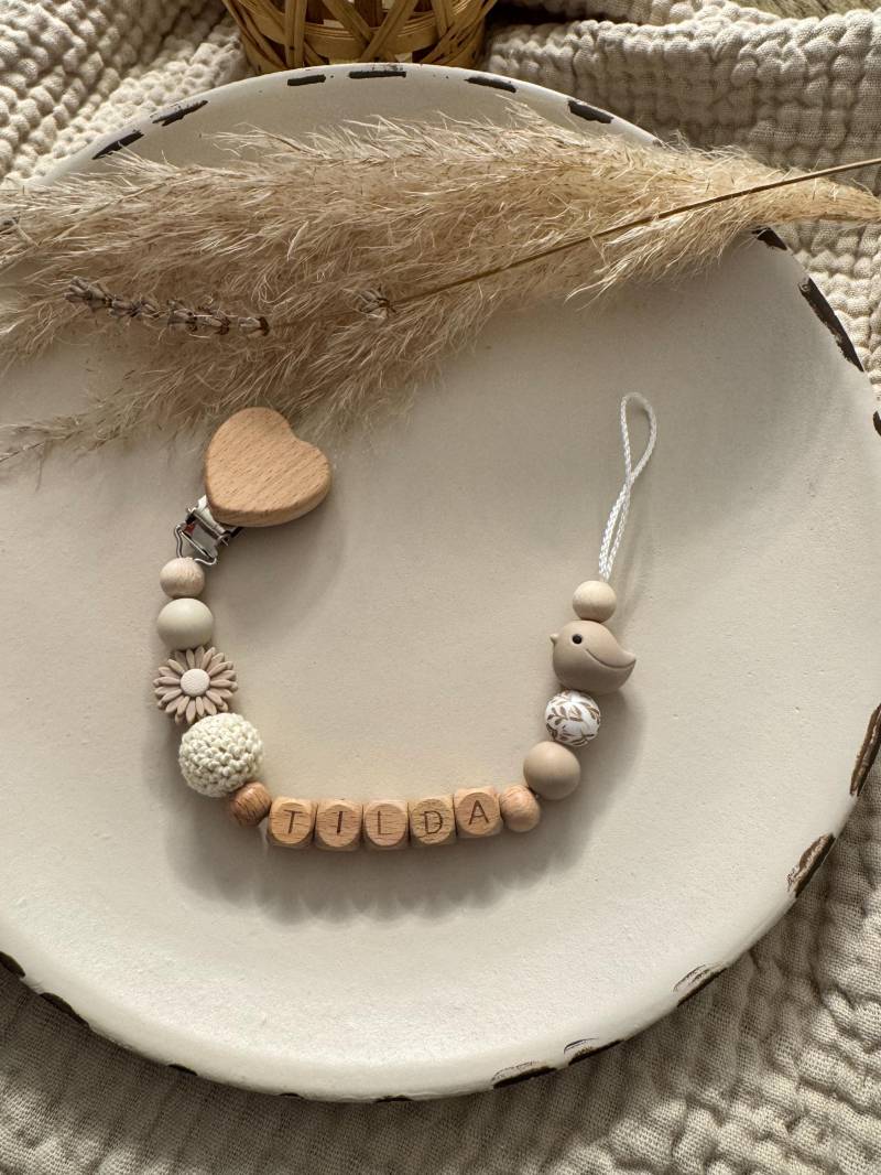 Schnullerkette Personalisiert Mit Namen, Vogel Und Blume in Beige Als Geschenk Zur Geburt | Name Handgemacht von Etsy - prettylittleJeMa