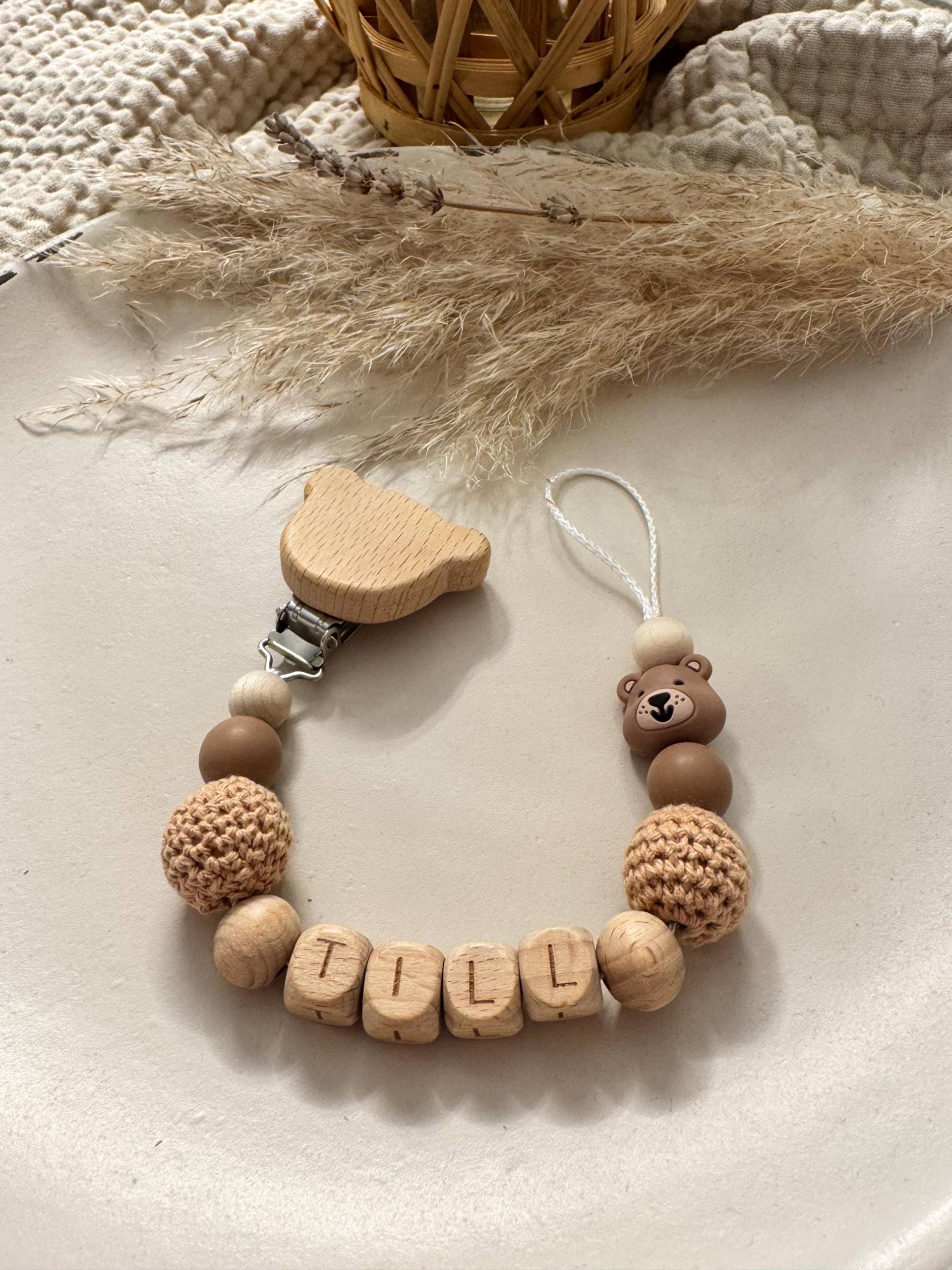 Schnullerkette Personalisiert Mit Namen Und Bär in Braun Als Geschenk Zur Geburt | Name Handgemacht von Etsy - prettylittleJeMa