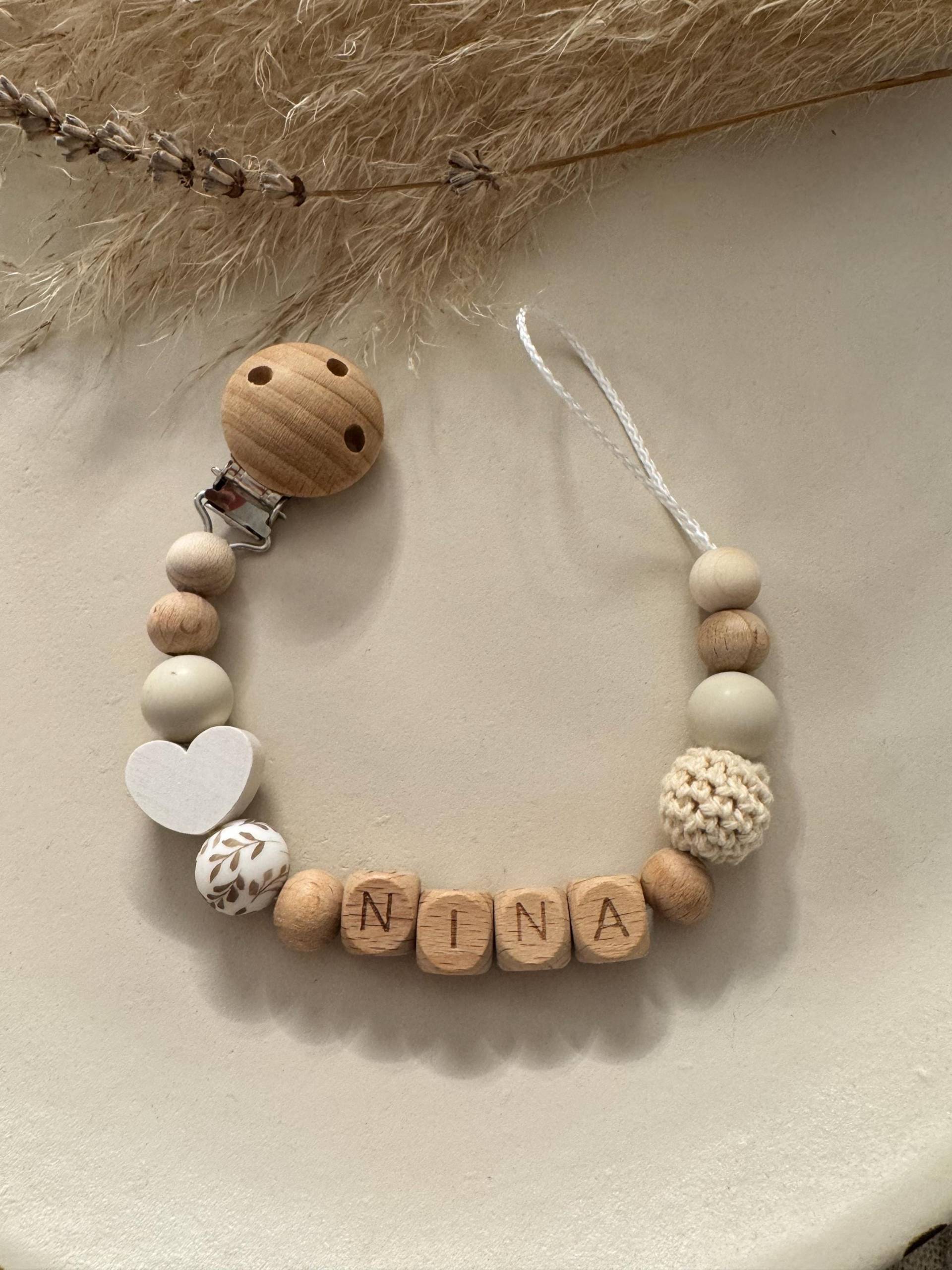 Schnullerkette Personalisiert Mit Namen Und Herz in Beige Als Geschenk Zur Geburt Junge Mädchen | Name Handgemacht von Etsy - prettylittleJeMa