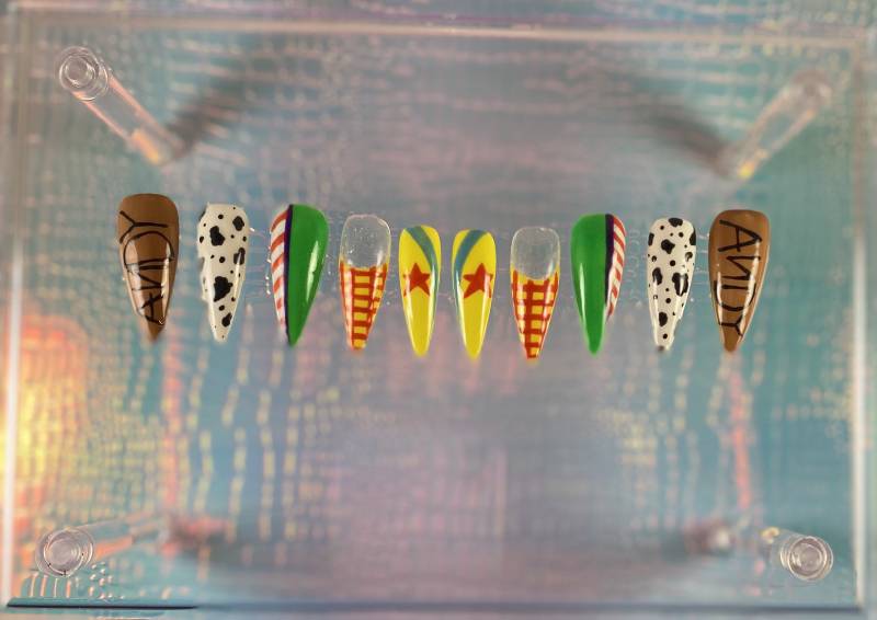 Andy Press On Nails Mit Kuh Print Shoe Buzz, Woody & Cloud von Etsy - pureessencenails