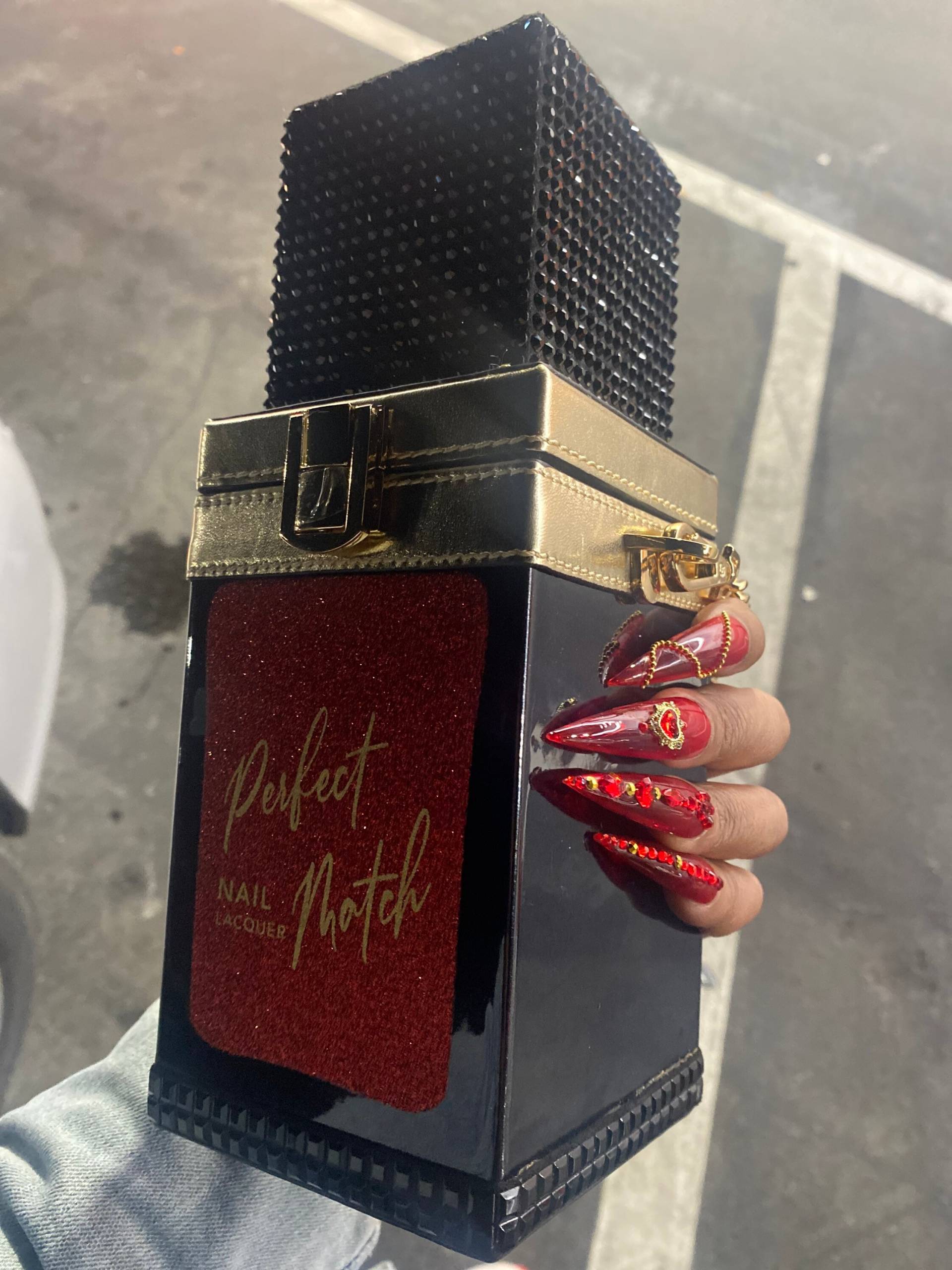 Jelly Red Press On Nails Mit Herzförmigen Goldenen Und Roten Strasssteinen + Goldnagelketten Für Den Valentinstag von Etsy - pureessencenails