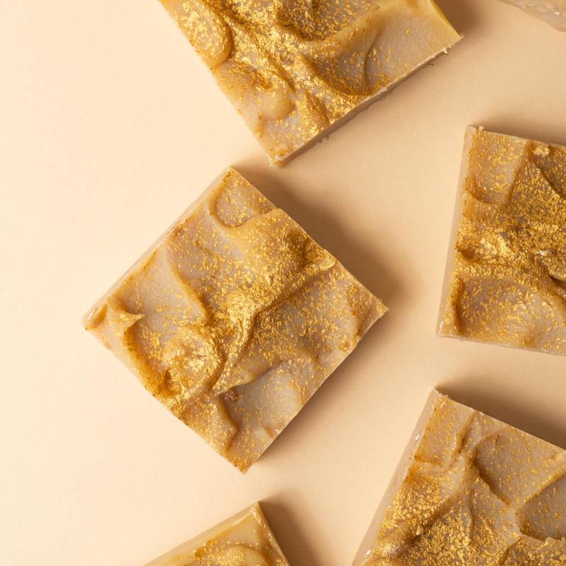 Golden Latte Natürliche Handgemachte Seife Mit Hafer Olive, Kokosnuss, Rizinusöl Und Sheabutter von Etsy - rainydayhello