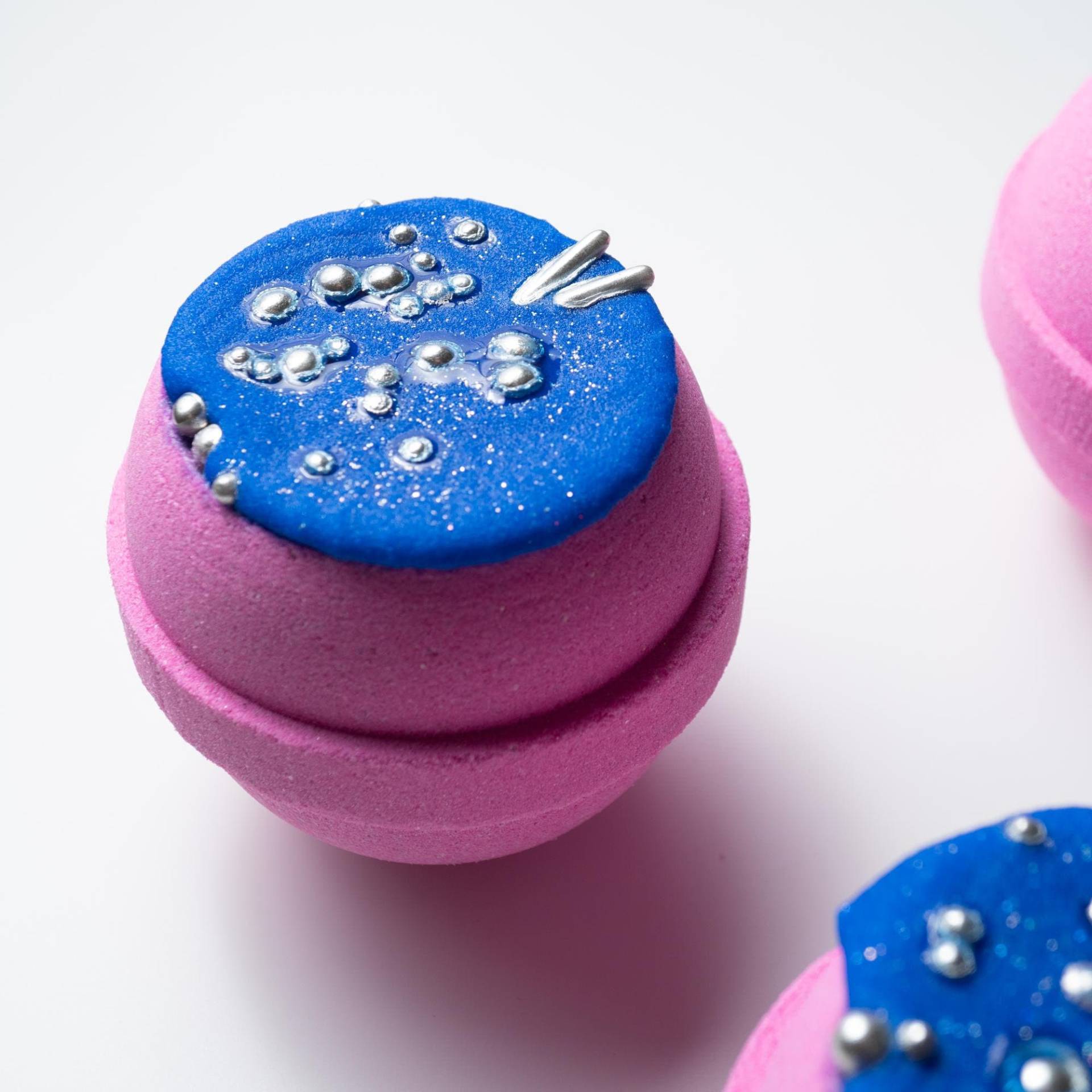 Litchi & Rose Badekometen | Große Badekugel Mit Schönem Fruchtigen Aroma. Reich An Sheabutter Und Avocadoöl. Nettes Geschenk Für Badebomben Liebhaber Litchi & Rose Badekometen | Große Badekugel Mit Schönem Fruchtigen Aroma. Reich An Sheabutter Und Avocadoöl. Nettes Geschenk Für Badebomben Liebhaber von Etsy - rainydayhello