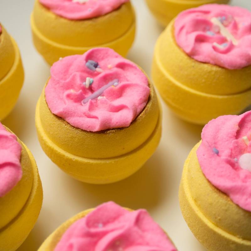 Passionsfrucht-Mango-Kuchen-Badebombe Sheabutter, Avocadoöl, Schaumbad-Zuckerguss von Etsy - rainydayhello