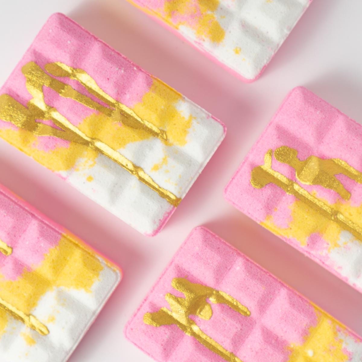 Pfirsich Mango Badebombe Gold Bemalt, Fruchtiger Duft, Sheabutter von Etsy - rainydayhello