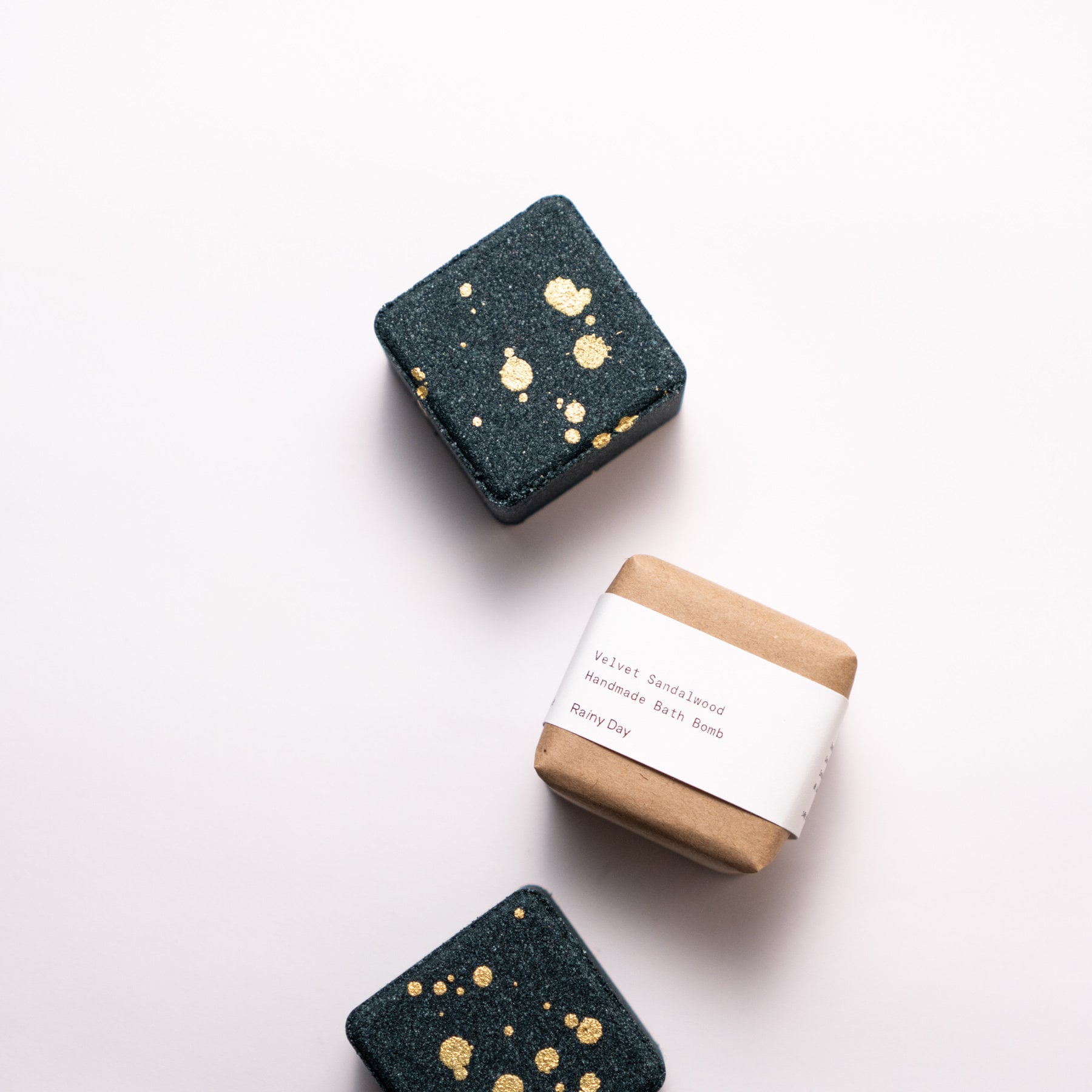 Samt Sandelholz Super Schwarze Badebombe Mit Goldenem Muster. Sprudelwürfel Göttlichem Unisex-Duft. Umweltfreundliche Verpackung. Keine Sauerei Samt Sandelholz Super Schwarze Badebombe Mit Goldenem Muster. Sprudelwürfel Göttlichem Unisex-Duft. Umweltfreundliche Verpackung. Keine Sauerei von Etsy - rainydayhello