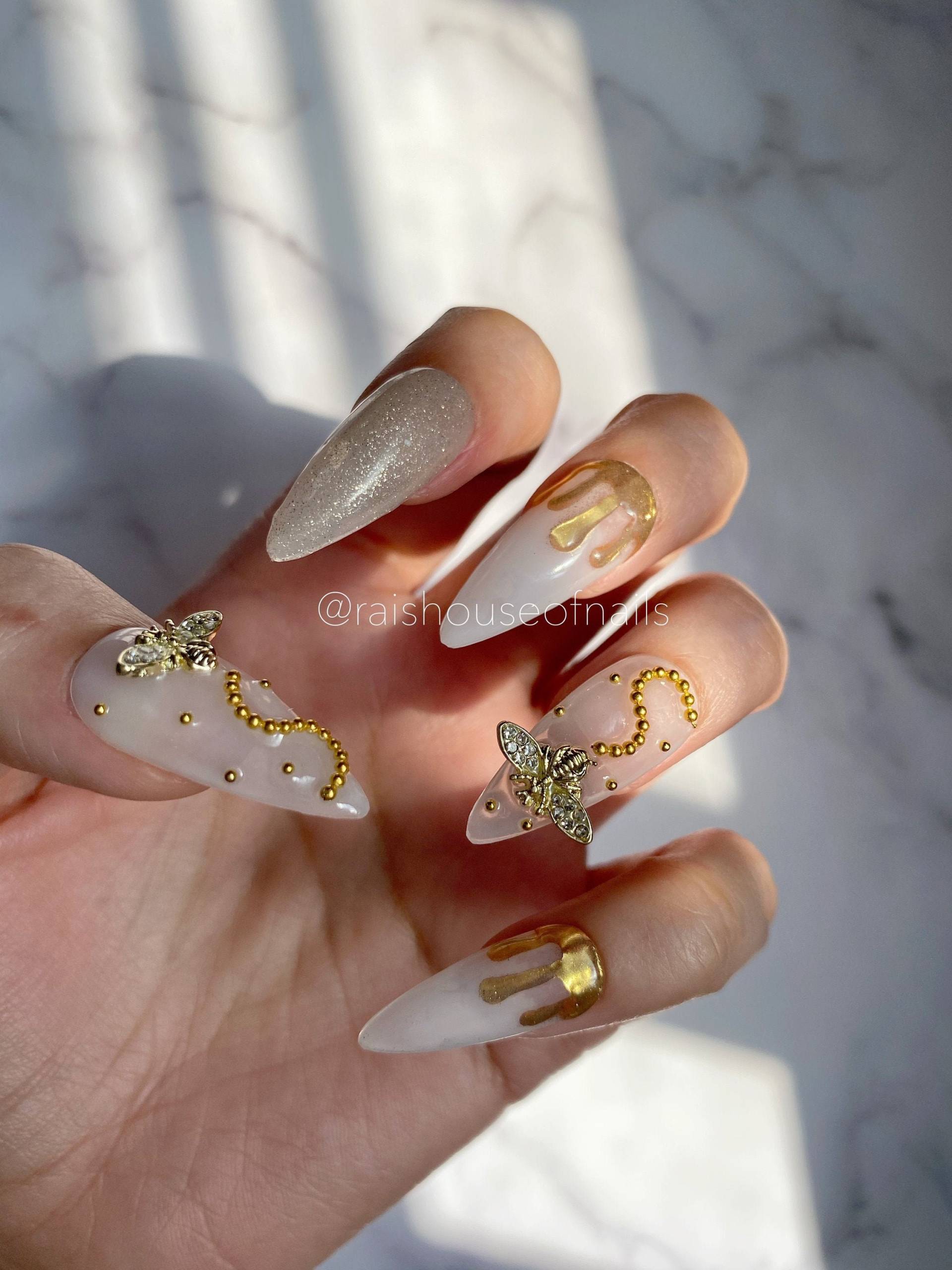 Honey Bee Drücken Sie Auf Die Nägel, 3D Nailart, Goldnägel, Luxusnägel, Acrylnägel Honey Bee Drücken Sie Auf Die Nägel, 3D Nailart, Goldnägel, Luxusnägel, Acrylnägel von Etsy - raishouseofnails