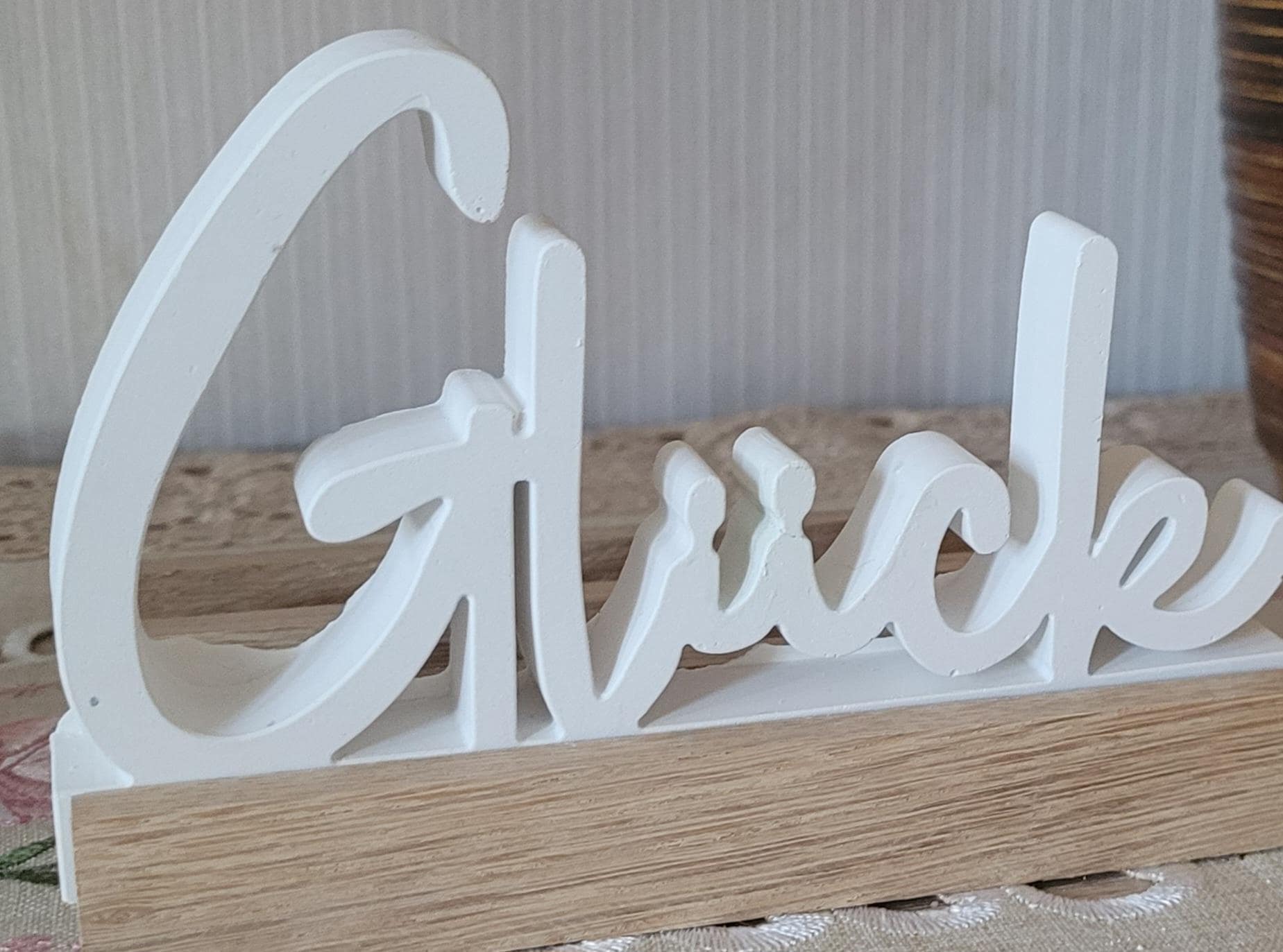 Dekoration "Glück", Schriftzug-Raysin - Weiß - Holzpodest von Etsy - raysofinspiration66