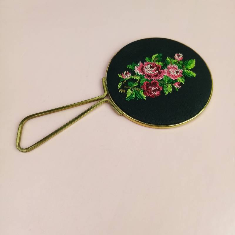Vintage Handspiegel Goldenes Metall Mit Rosen - 50Er Jahre Taschenspiegel Petit Point Stickerei Für Frauen von Etsy - schmuckesBerlin