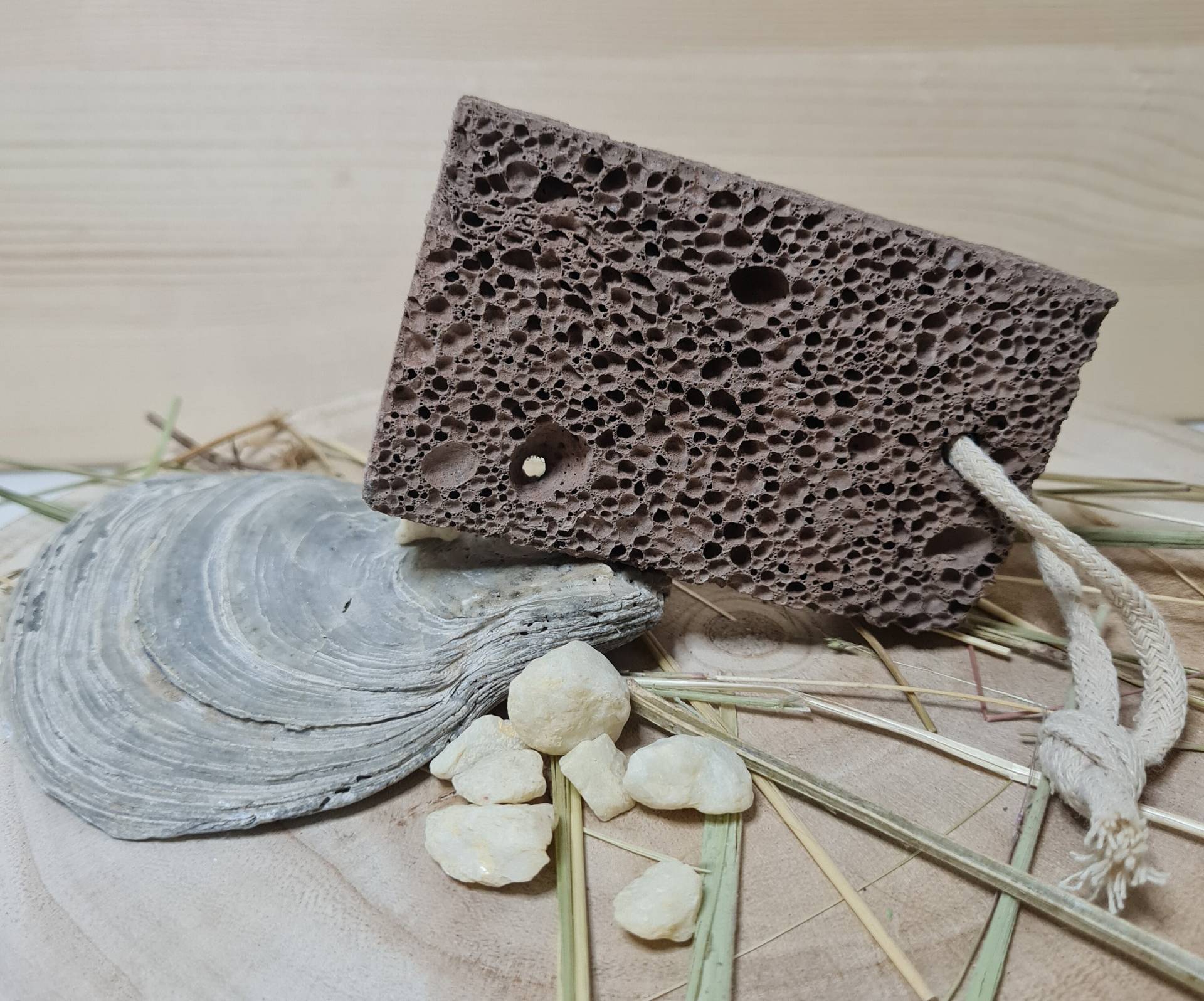 Lava Bimstein Rechteckig Mit Kordel Lava Bimstein Rechteckig Mit Kordel von Etsy - seifenStamm