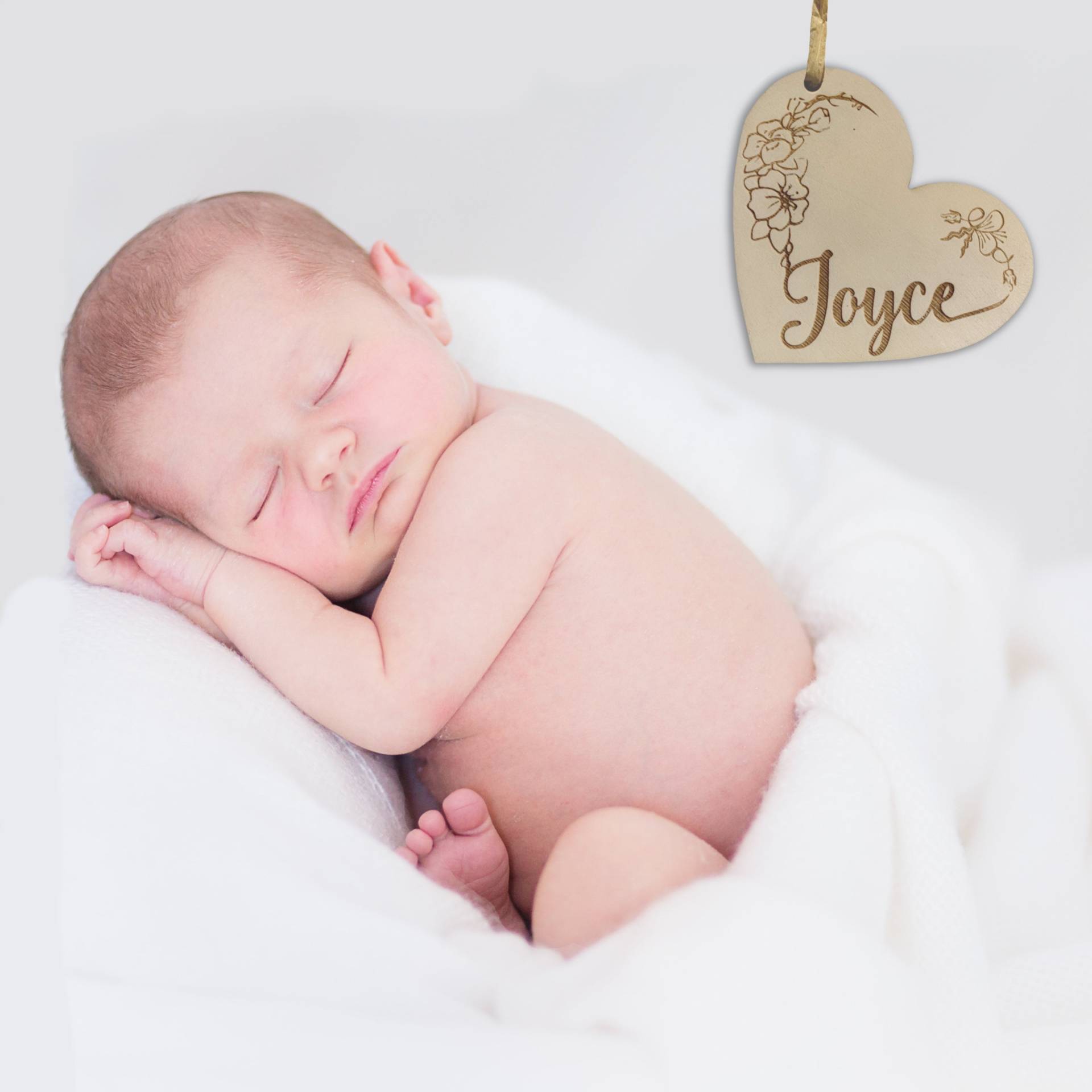 Baby Namen Ankündigung - Holzschild in Herzform Mit Personalisierter Gravur, Ein Herz Für Die Ankunft Des Babys | Social Media Reveal von Etsy - shelovesitde