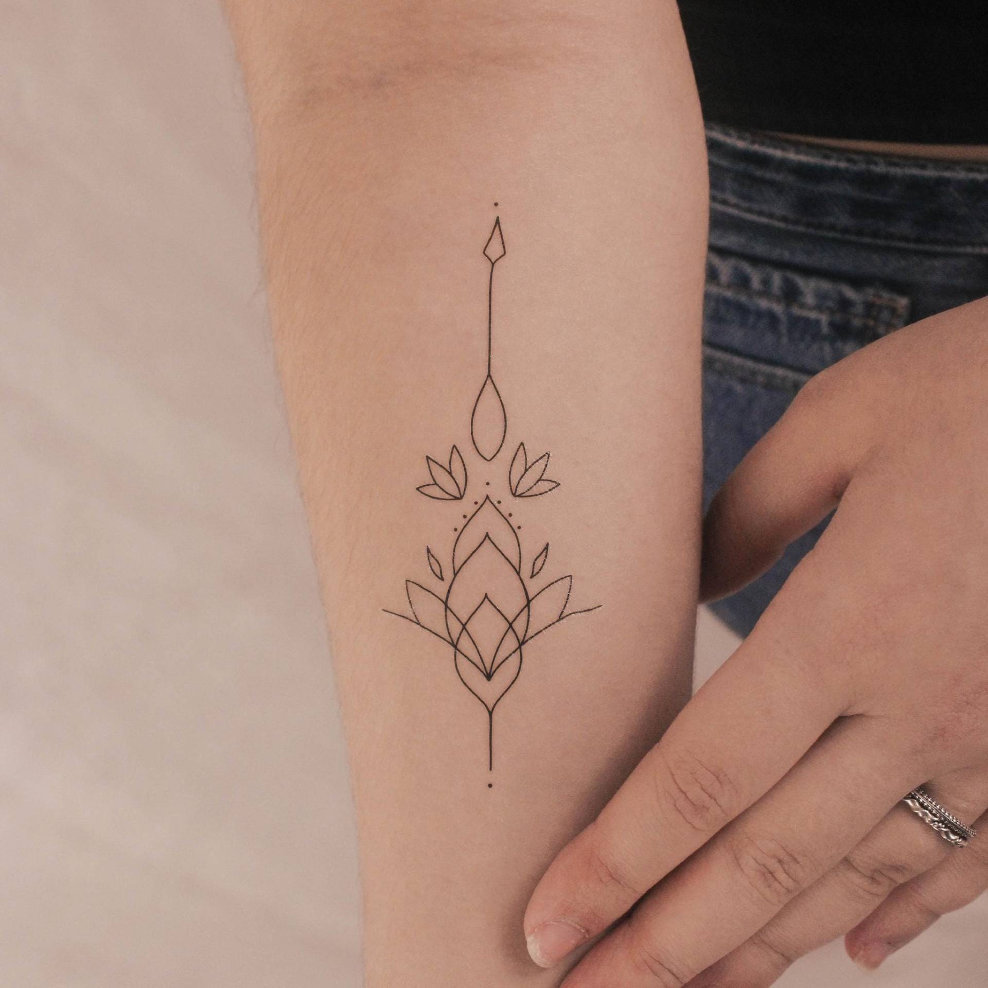 Feine Linie Ornamental Lotus Blume Temporäres Tattoo | 3Er Set von Etsy - smalltattoos