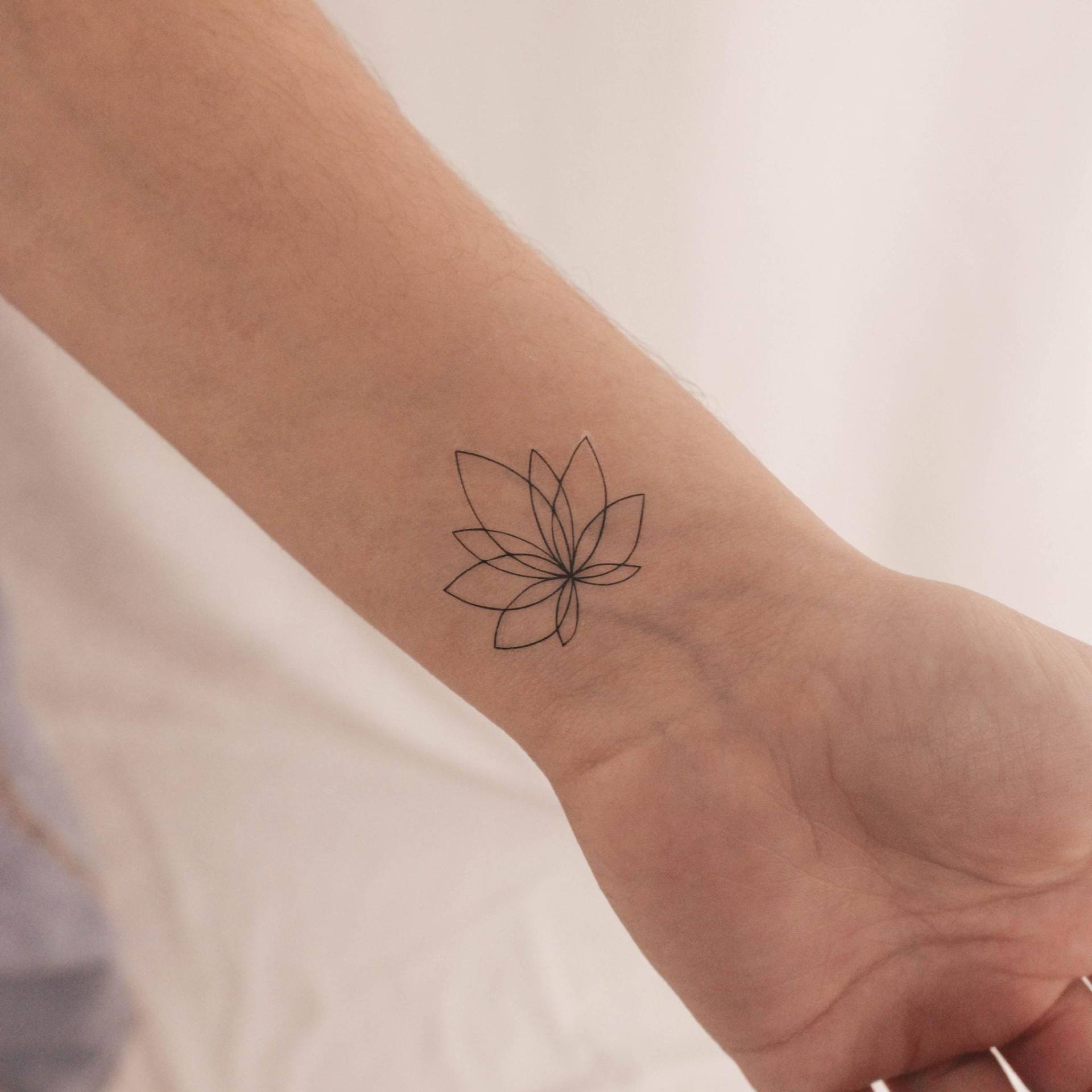 Fine Line Lotus Temporäres Tattoo | 3Er Set Fine Line Lotus Temporäres Tattoo | 3Er Set von Etsy - smalltattoos