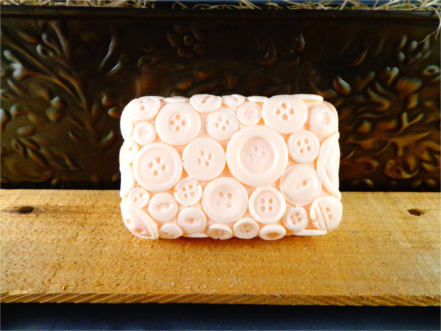 Button Soap Dekorative Bar Seife Sieht Aus Wie Knöpfe Auf Einer Seife, Sie Wählen Farbe & Duft Button Soap Dekorative Bar Seife Sieht Aus Wie Knöpfe Auf Einer Seife, Sie Wählen Farbe & Duft von Etsy - smellycatsoaps