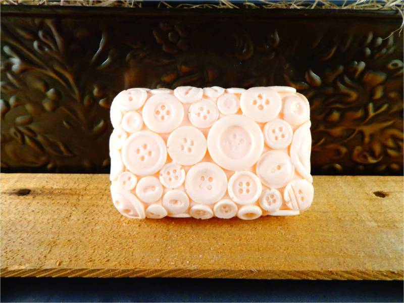 Button Soap Dekorative Bar Seife Sieht Aus Wie Knöpfe Auf Einer Seife, Sie Wählen Farbe & Duft von Etsy - smellycatsoaps
