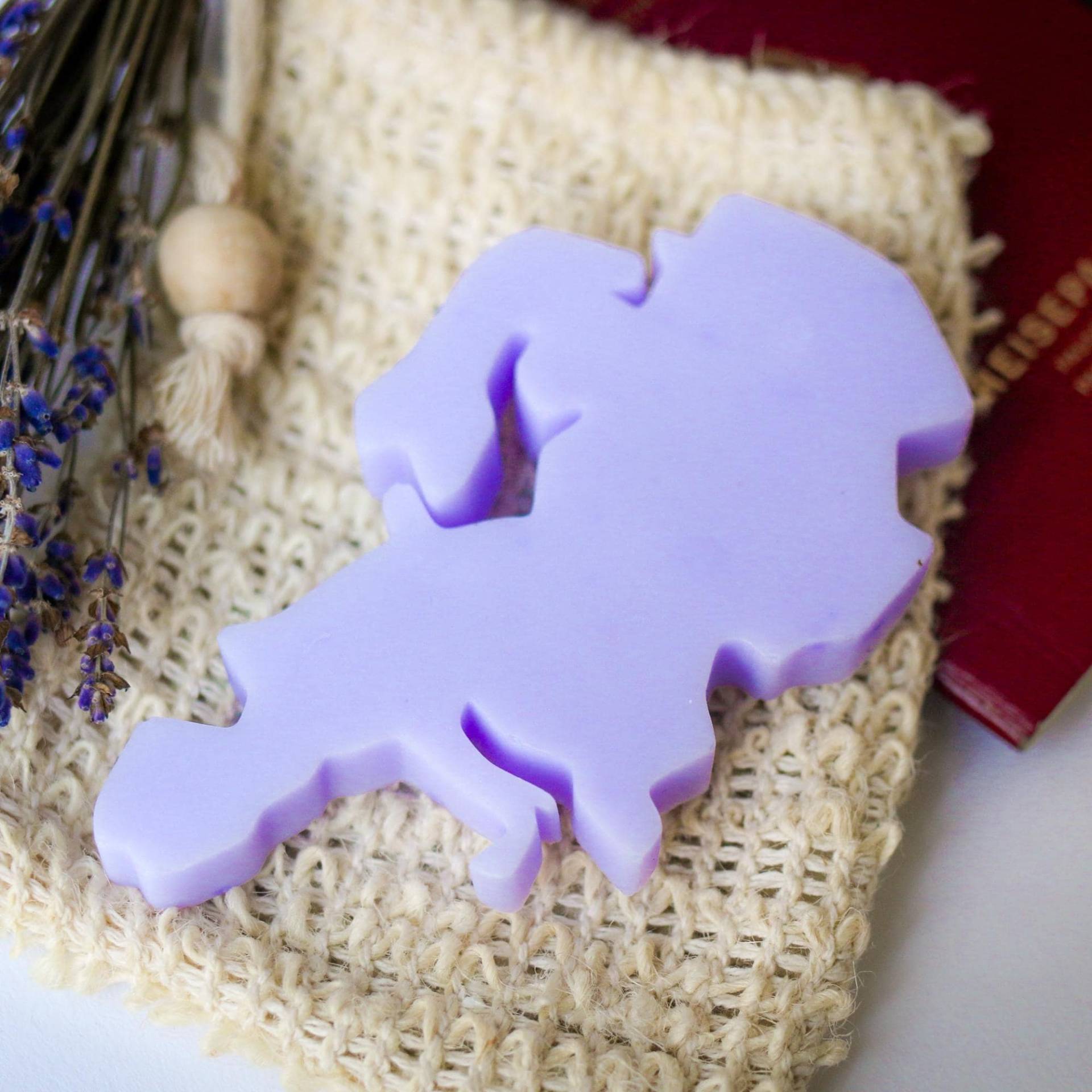 Europa Seife - Handgemachte Lavendel-Dekoseife in Europa-Form | Vegan & Sls-Frei Originelles Geschenk Für Reise Und Urlaub von Etsy - soapOgraphic