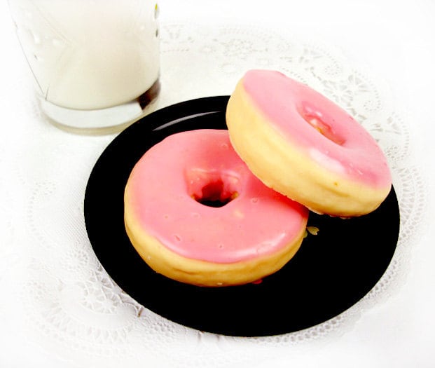 Pink Frosted Donut - Ziegenmilchseife Pink Frosted Donut - Ziegenmilchseife von Etsy - soapopotamus