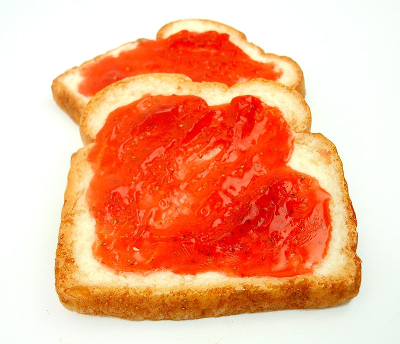 Toast Seife - Erdbeermarmelade Ziegenmilchseife Toast Seife - Erdbeermarmelade Ziegenmilchseife von Etsy - soapopotamus