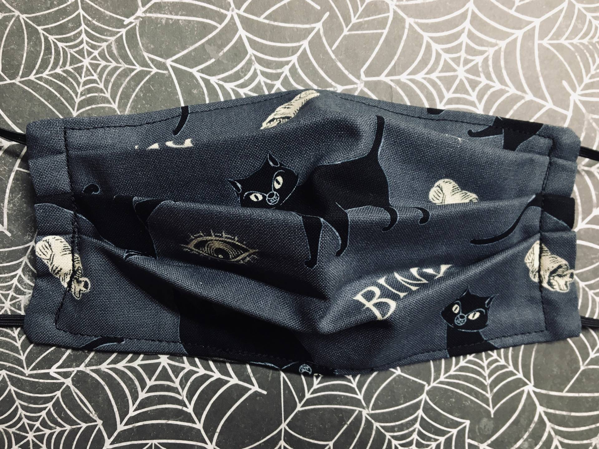 Wicked Black Cat Midnight Binx Kindergesichtsmaske Hexenzauber Magie Wicked Black Cat Midnight Binx Kindergesichtsmaske Hexenzauber Magie von Etsy - spookylittleghouls