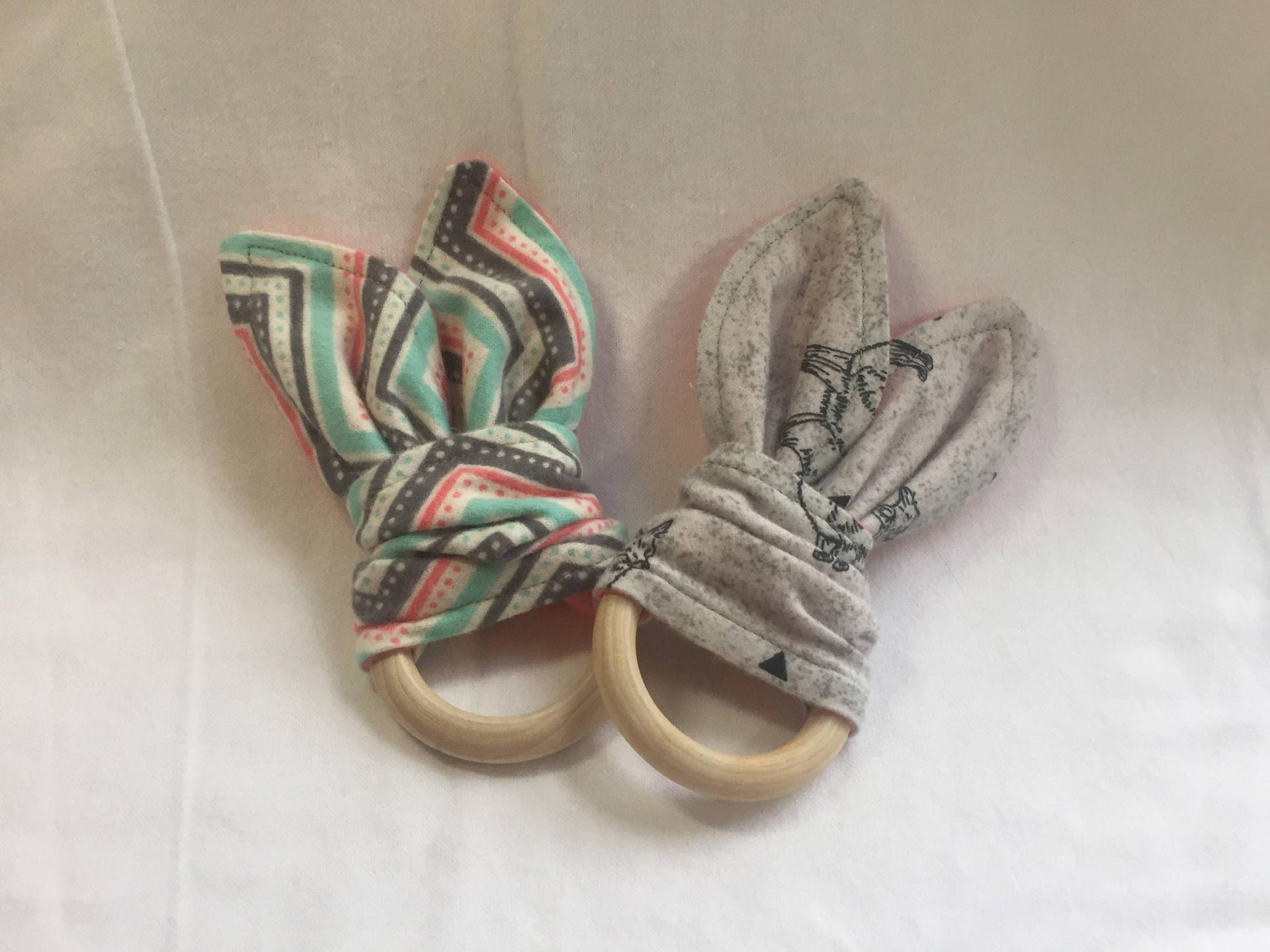 Häschen Beißring - Rosa Fuchs Grau Chevron Holz von Etsy - spudsandthebee