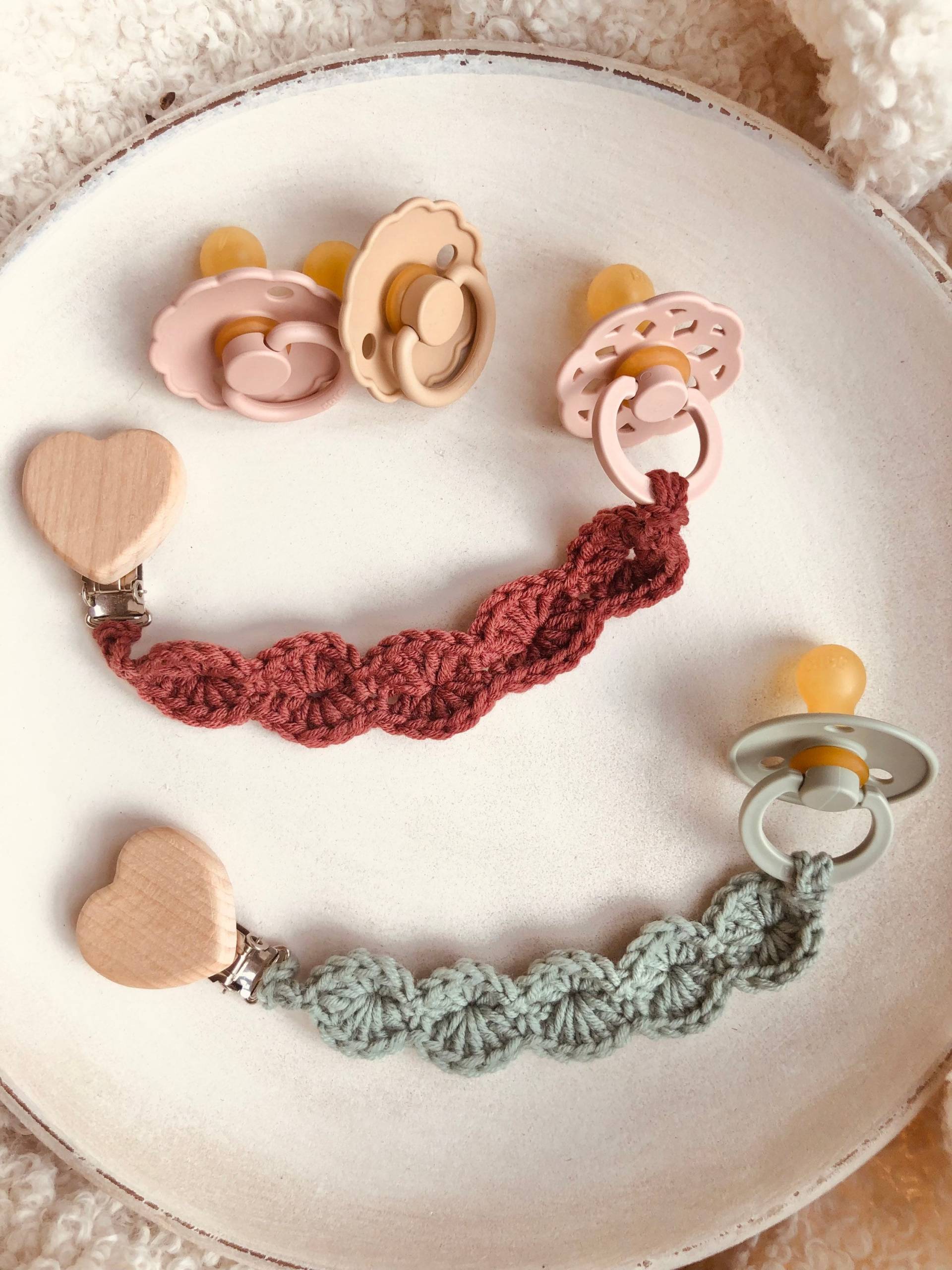Schnullerband 100% Merinowolle Gehäkelt Babygeschenk Mit Name Graviert Personalisiert Schnullerband 100% Merinowolle Gehäkelt Babygeschenk Mit Name Graviert Personalisiert von Etsy - stephlene