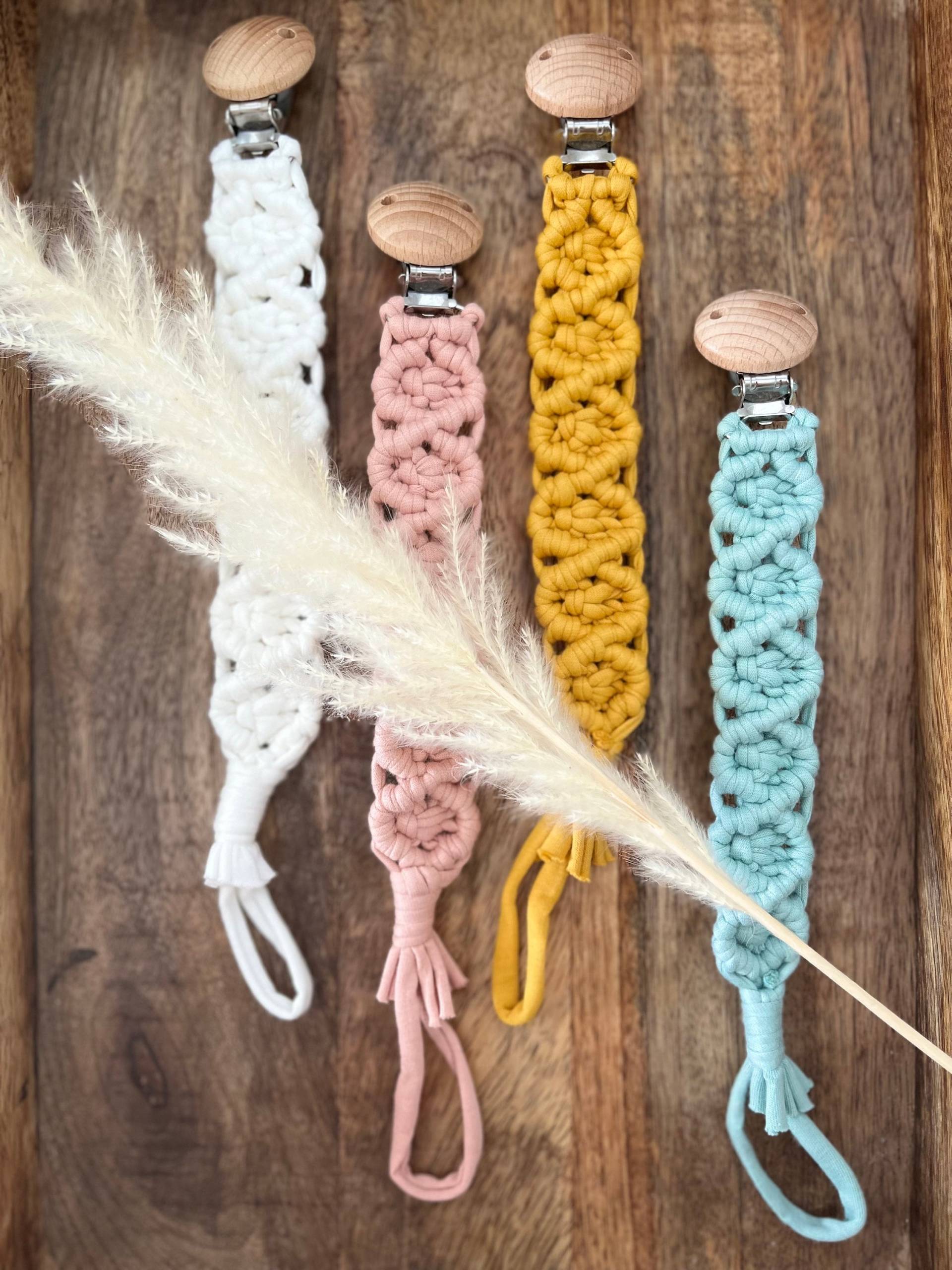 Schnullerkette Makramee Mit Holzclip Schnullerband Babyartikel Boho Geschenk Zur Geburt Aus Textil Babyparty Geschenkidee Schnullerkette Makramee Mit Holzclip Schnullerband Babyartikel Boho Geschenk Zur Geburt Aus Textil Babyparty Geschenkidee von Etsy - stilwerk3