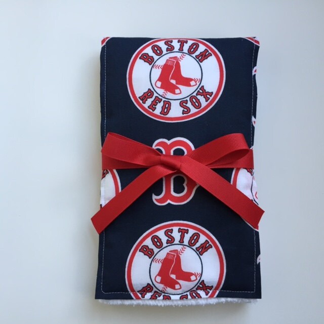 Boston Red Sox Spucktuch, Baby-Dusche-Geschenk, Baby Geschenk, Stoff Windel Spucktuch von Etsy - sweetsomethingsbaby