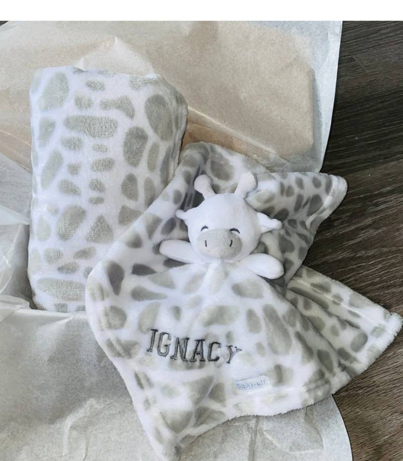 Personalisierte Baby-Geschenk-Decke Und Giraffen-Tröster-Geschenk-Set, Bestickte Babydecke, Graue Tröster, Neues Babygeschenk, Geschenk von Etsy - thebababee