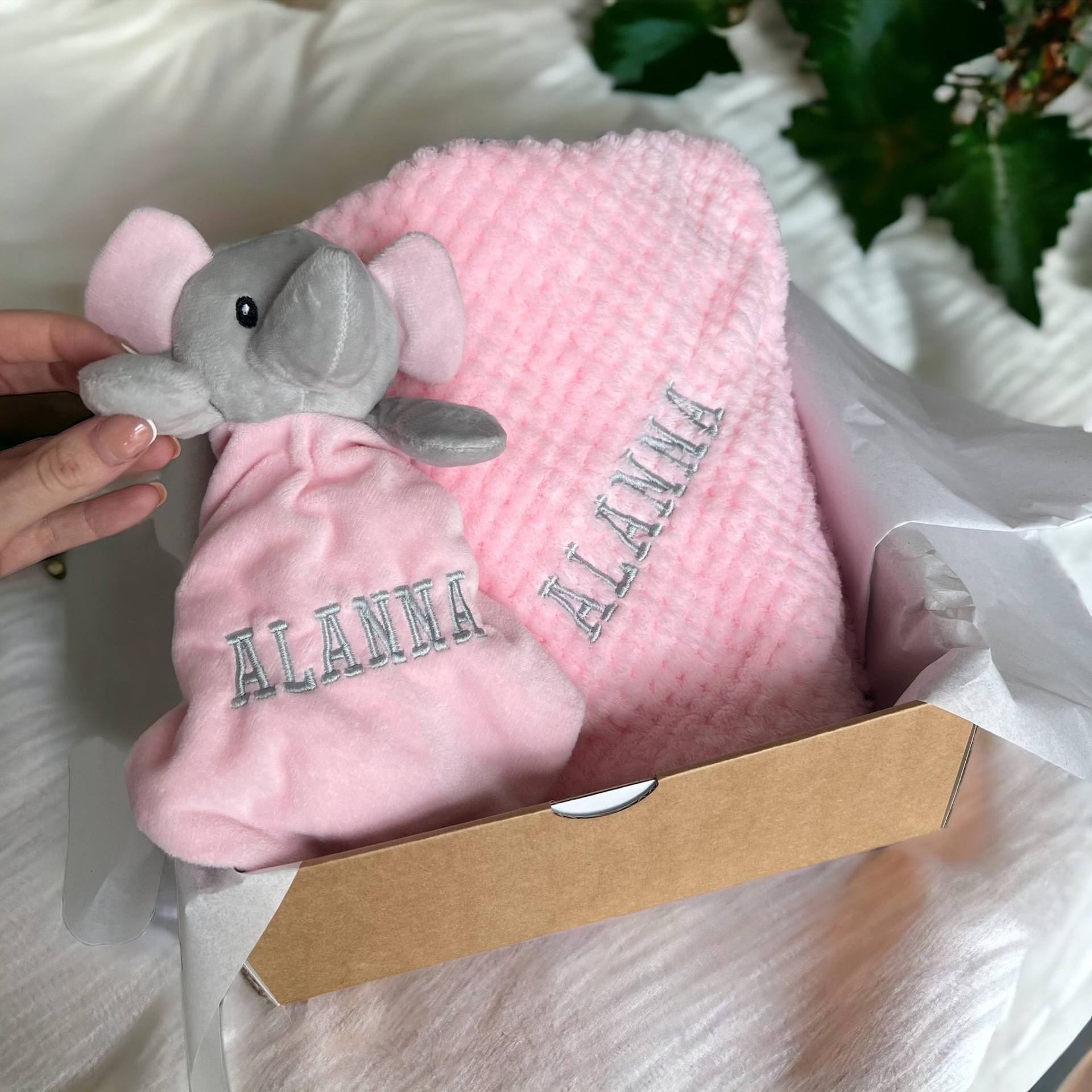 Personalisierte Baby-Geschenk-Set Rosa Elefant Baby-Mädchen-Box, Baby-Dusche-Geschenk, Personalisierte Baby Geschenk Personalisierte Baby-Geschenk-Set Rosa Elefant Baby-Mädchen-Box, Baby-Dusche-Geschenk, Personalisierte Baby Geschenk von Etsy - thebababee