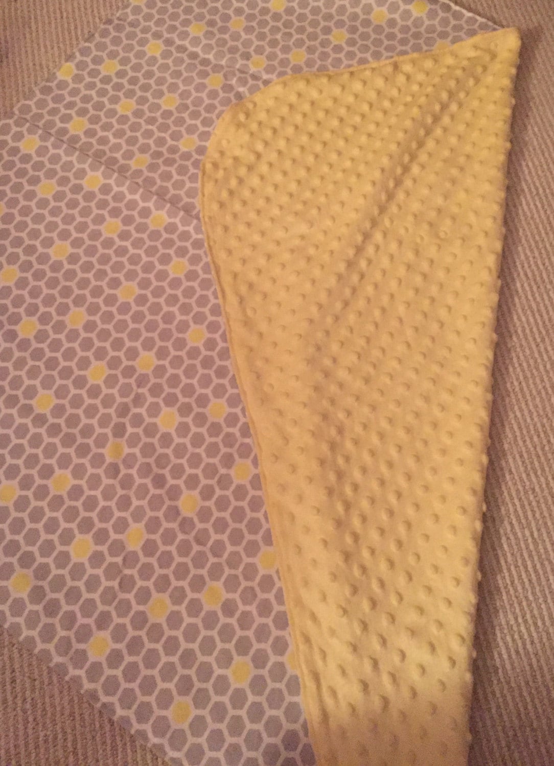 Flauschige Babydecke/ Spielmatte von Etsy - threadandneedledsgn