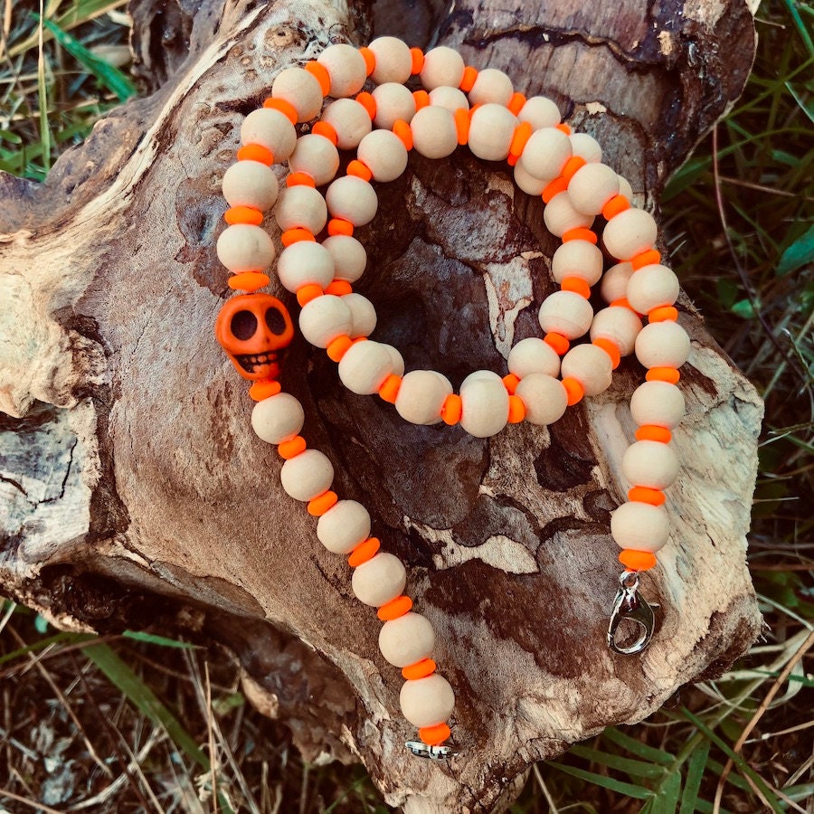 Brillenkette "Skull - Wood Neon Orange" Brillenkette "Skull - Wood Neon Orange" von Etsy - trudiloves