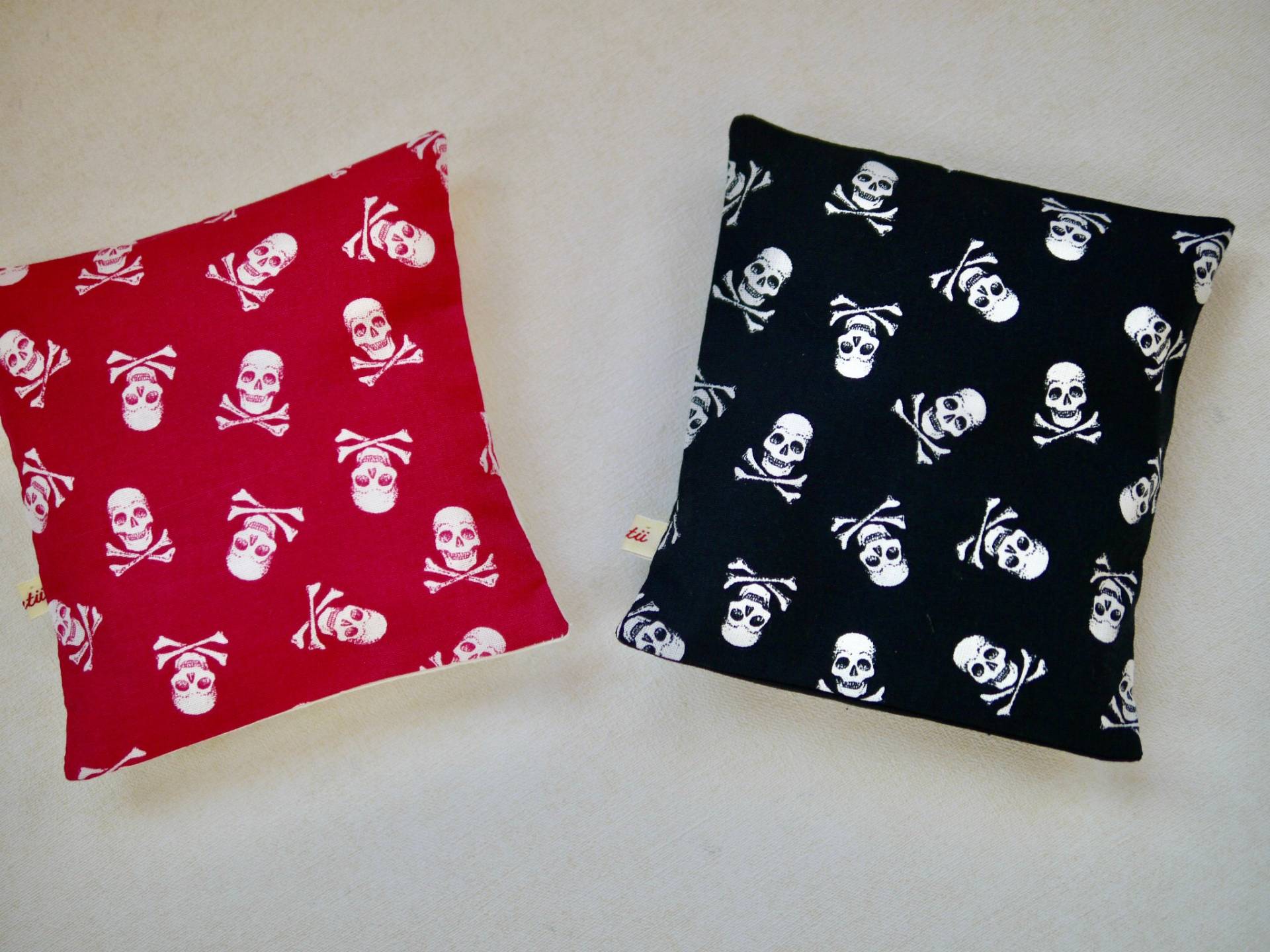 Kleines Körnerkissen Pirat, Kühlkissen, Wärmekissen, Totenkopf, Pink Oder Schwarz, Piratenkissen, Trösterkissen, Erste Hilfe, Geschenk Kleines Körnerkissen Pirat, Kühlkissen, Wärmekissen, Totenkopf, Pink Oder Schwarz, Piratenkissen, Trösterkissen, Erste Hilfe, Geschenk von Etsy - tuetatue