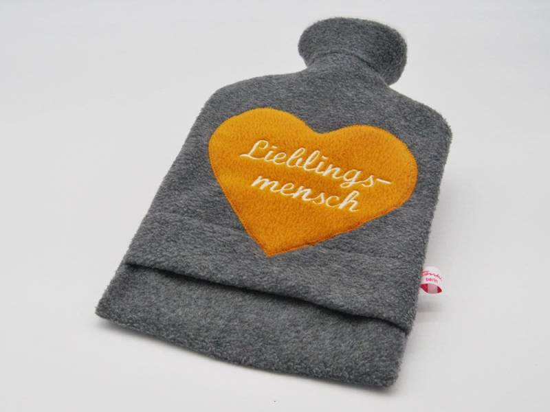 Lieblingsmensch" in Senf - Wärmflaschenbezug Inkl Wärmflasche Lieblingsmensch" in Senf - Wärmflaschenbezug Inkl Wärmflasche von Etsy - tumultberlin