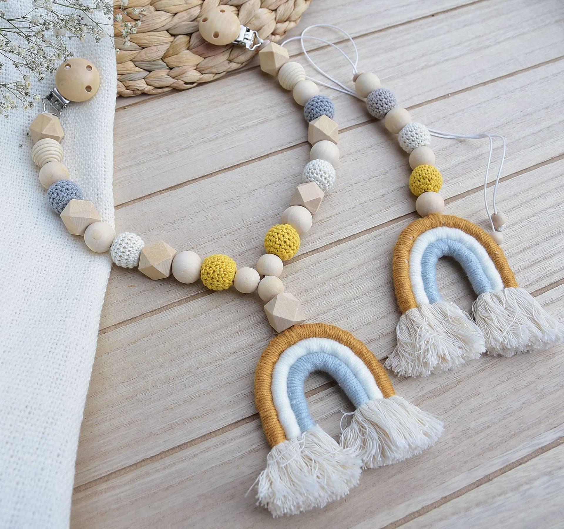 Set Maxicosi Kinderwagenkette Makeamee Regenbogen Holz Natur Baby Zahnen Geschenk Geburt Junge Mädchen Senf Set Maxicosi Kinderwagenkette Makeamee Regenbogen Holz Natur Baby Zahnen Geschenk Geburt Junge Mädchen Senf von Etsy - tweetybabyshop24