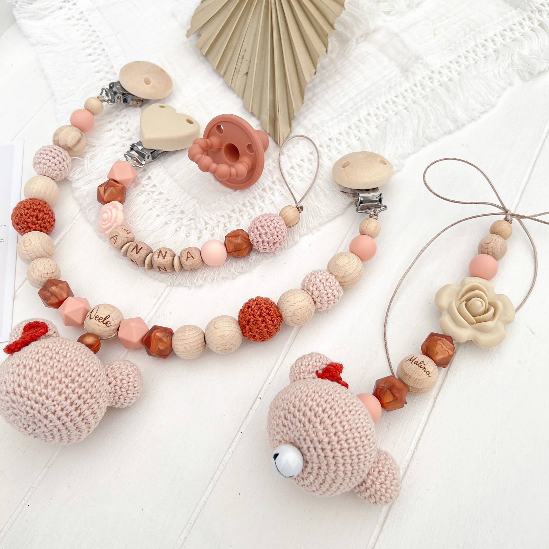 Set Minnie Mouse Schnullerkette Kinderwagenkette Mahagoni Rot Silikon Maus Baby Geschenk Geburt Greifling Amigurumi Apricot Bronze Set Minnie Mouse Schnullerkette Kinderwagenkette Mahagoni Rot Silikon Maus Baby Geschenk Geburt Greifling Amigurumi Apricot Bronze von Etsy - tweetybabyshop24