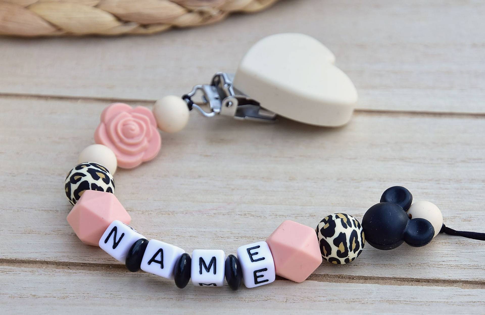 Silikon Leo Schnullerkette Minnie Mouse Peach Beige Natur Baby Leopard Zahnen Geschenk Geburt Taufe Mädchen Maus Silikon Leo Schnullerkette Minnie Mouse Peach Beige Natur Baby Leopard Zahnen Geschenk Geburt Taufe Mädchen Maus von Etsy - tweetybabyshop24