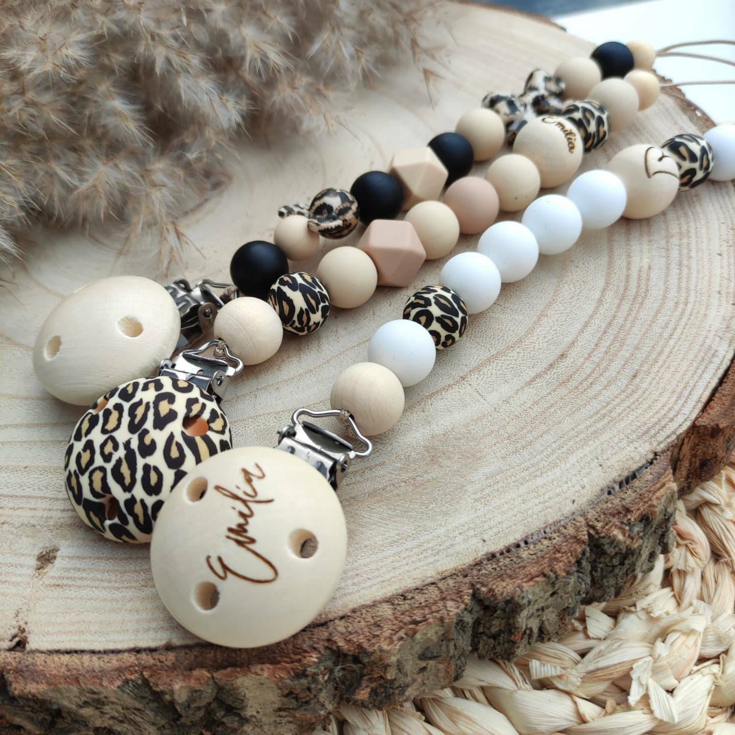 Silikon Schnullerkette Mit Wunschgravur Clip Name Viele Farben Holz Natur Baby Zahn Mädchen Junge Silikon Schnullerkette Mit Wunschgravur Clip Name Viele Farben Holz Natur Baby Zahn Mädchen Junge von Etsy - tweetybabyshop24