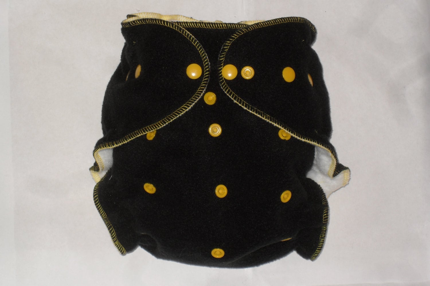 Schwarzen Vlies Windel Abdeckung Wickel Mit Gold Snaps von Etsy - twinkletoesdiapers