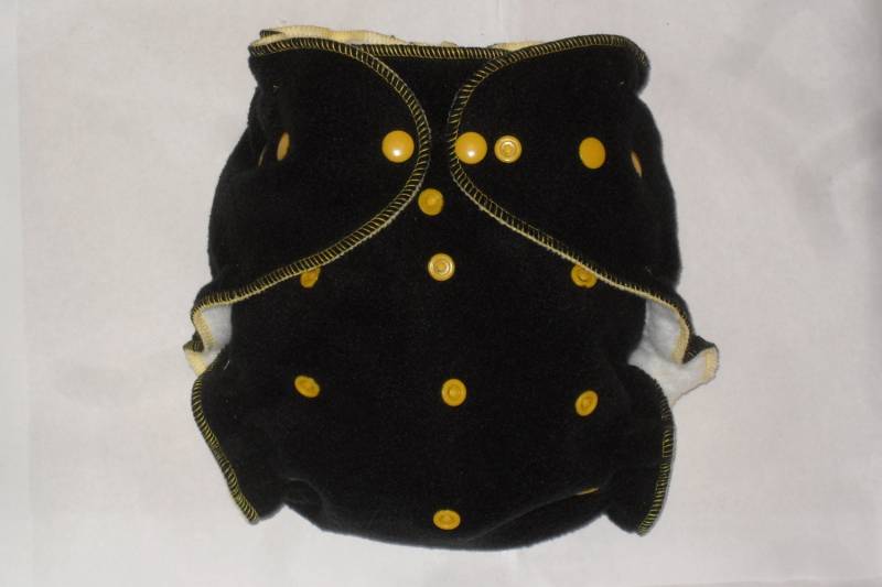 Schwarzen Vlies Windel Abdeckung Wickel Mit Gold Snaps Schwarzen Vlies Windel Abdeckung Wickel Mit Gold Snaps von Etsy - twinkletoesdiapers