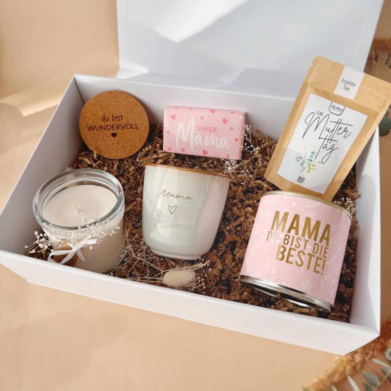 Geschenkbox Muttertag Rosa Personalisiert - Geschenk Für Mama Mit Becher, Kerze, Tee & Kuchen | Muttertagsgeschenk Deutschland von Etsy - undGlueck