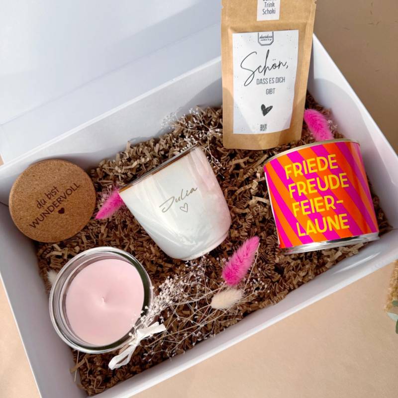Personalisierte Geschenkbox - Mit Namen | Kerze, Tasse & Kuchen Geschenk Abschluss, Geburtstag Freundin, Mama, Schwester von Etsy - undGlueck